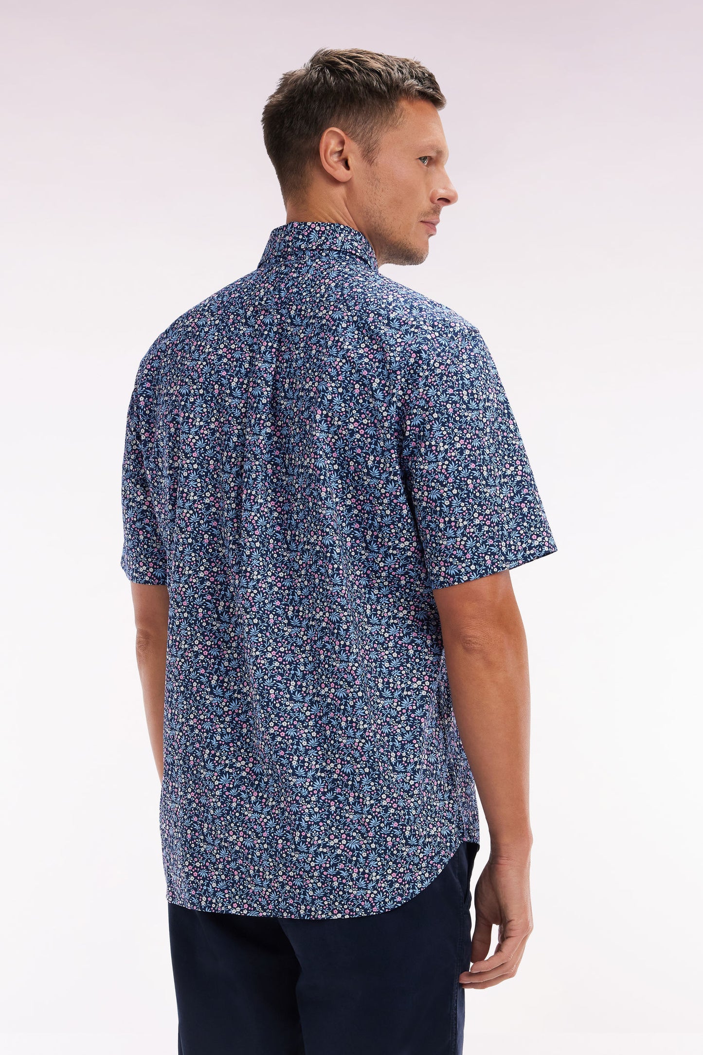 Straight short-sleeved navy shirt in cotton micro flowers print