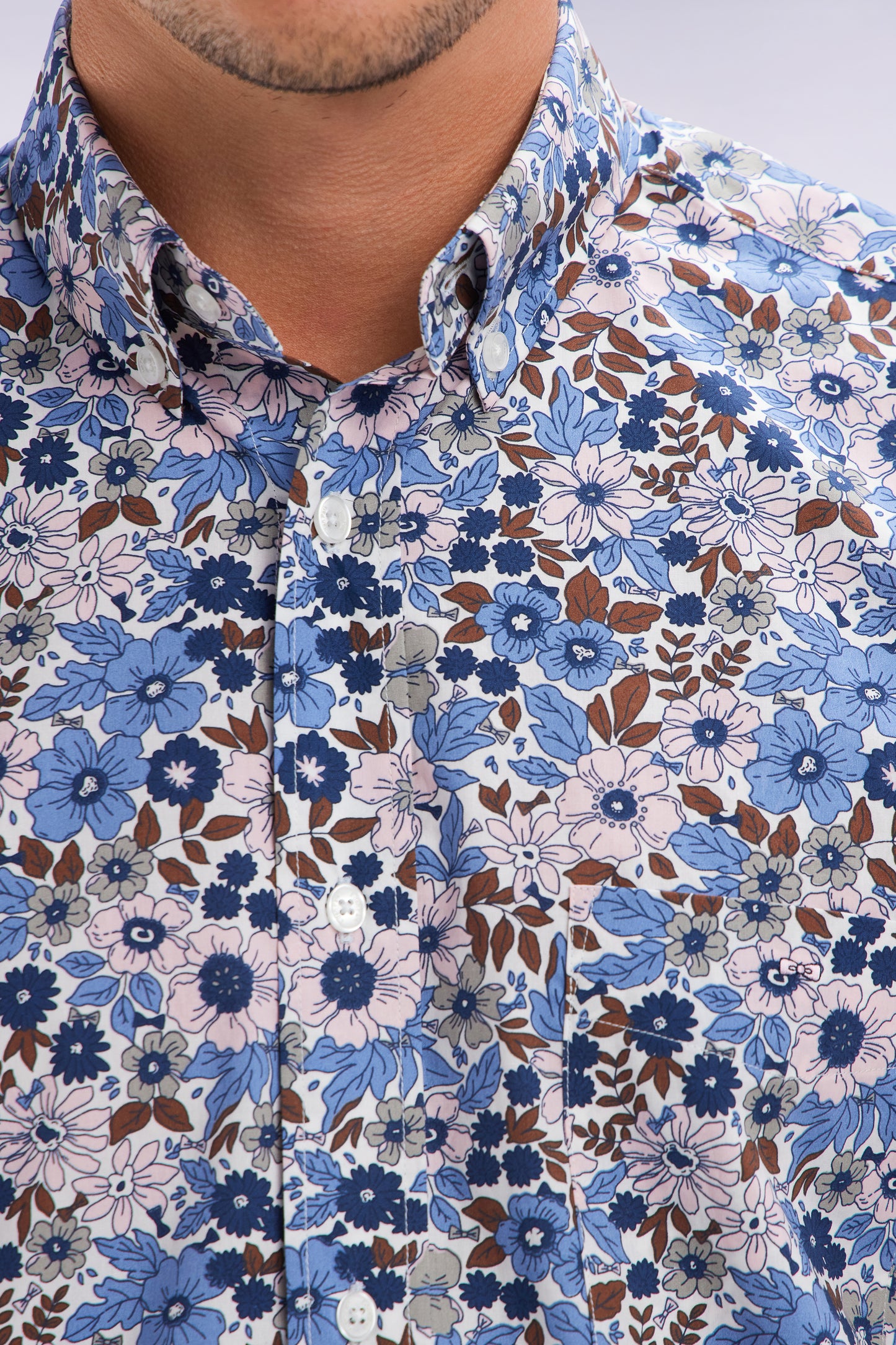 Straight short-sleeved shirt in blue cotton poplin floral print