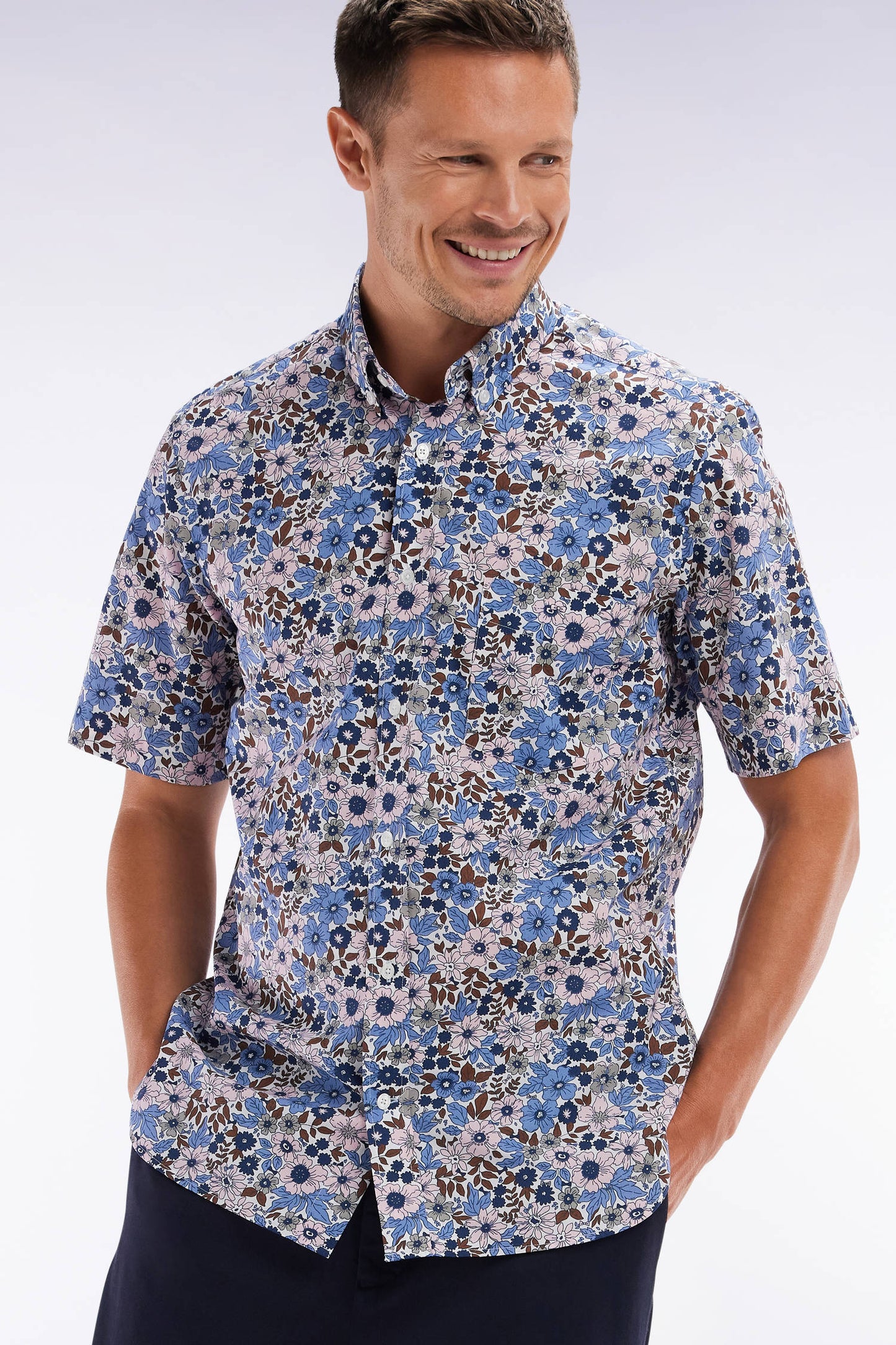Straight short-sleeved shirt in blue cotton poplin floral print
