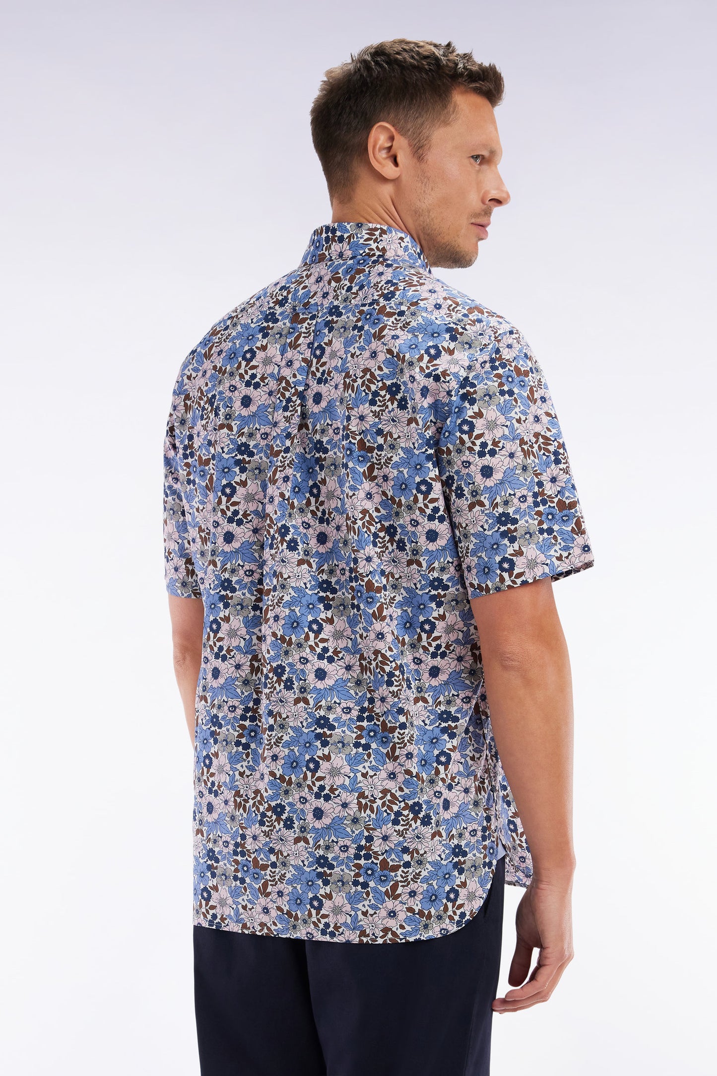 Straight short-sleeved shirt in blue cotton poplin floral print