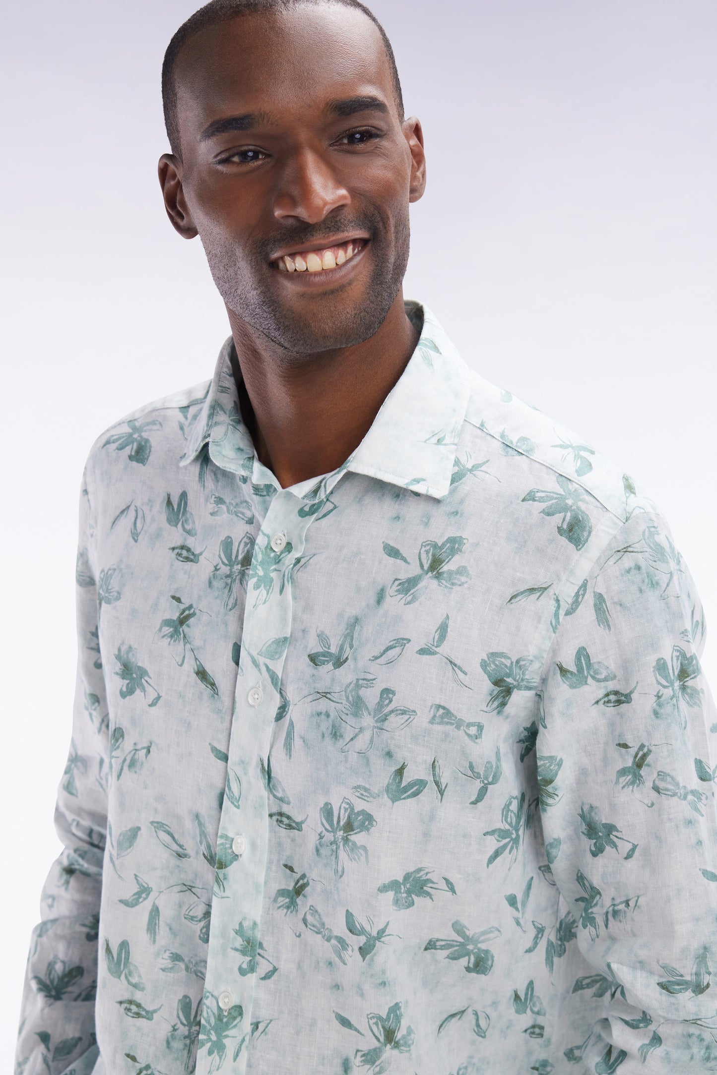 Slim-fit green linen shirt with floral print