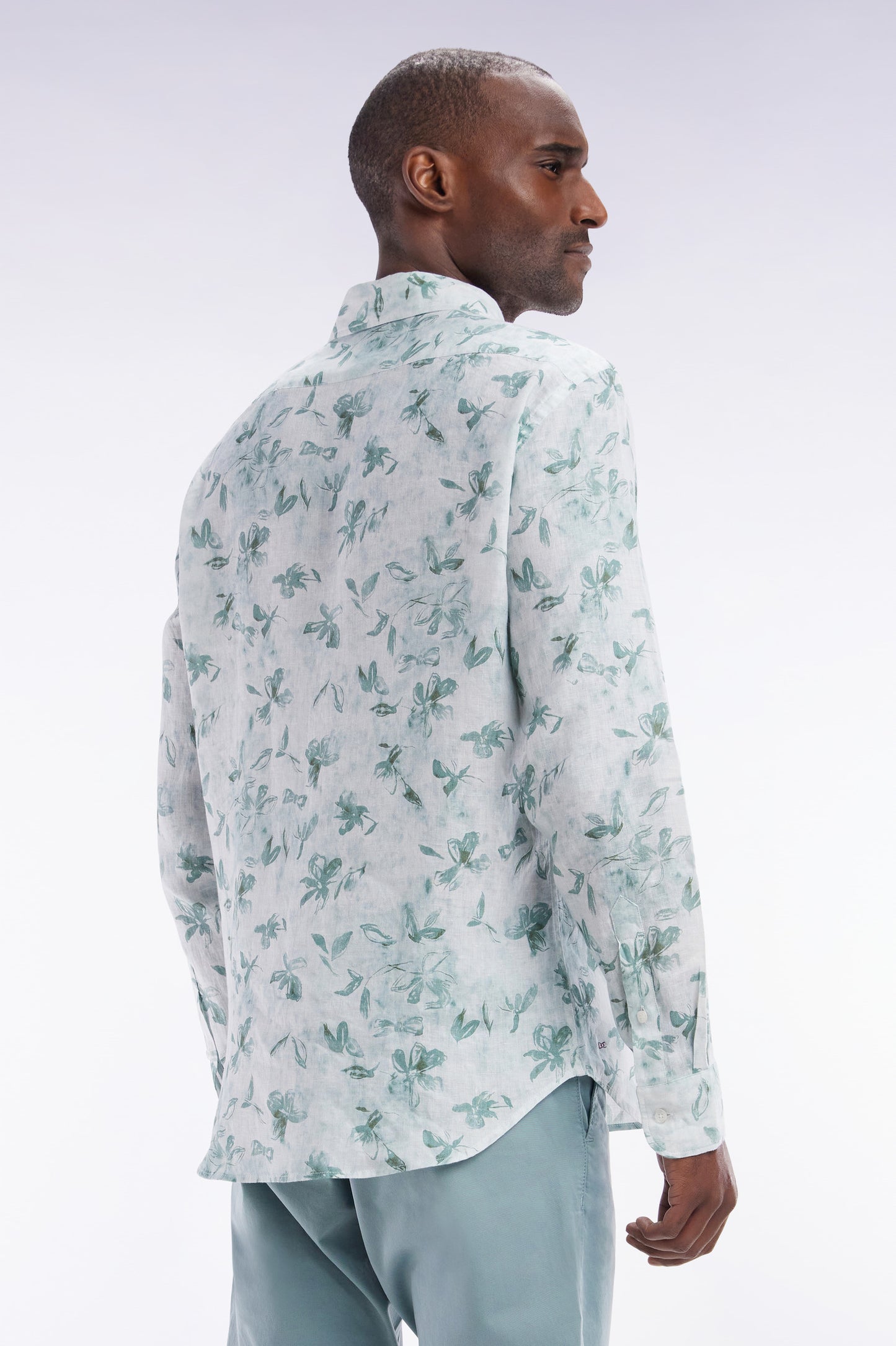 Slim-fit green linen shirt with floral print