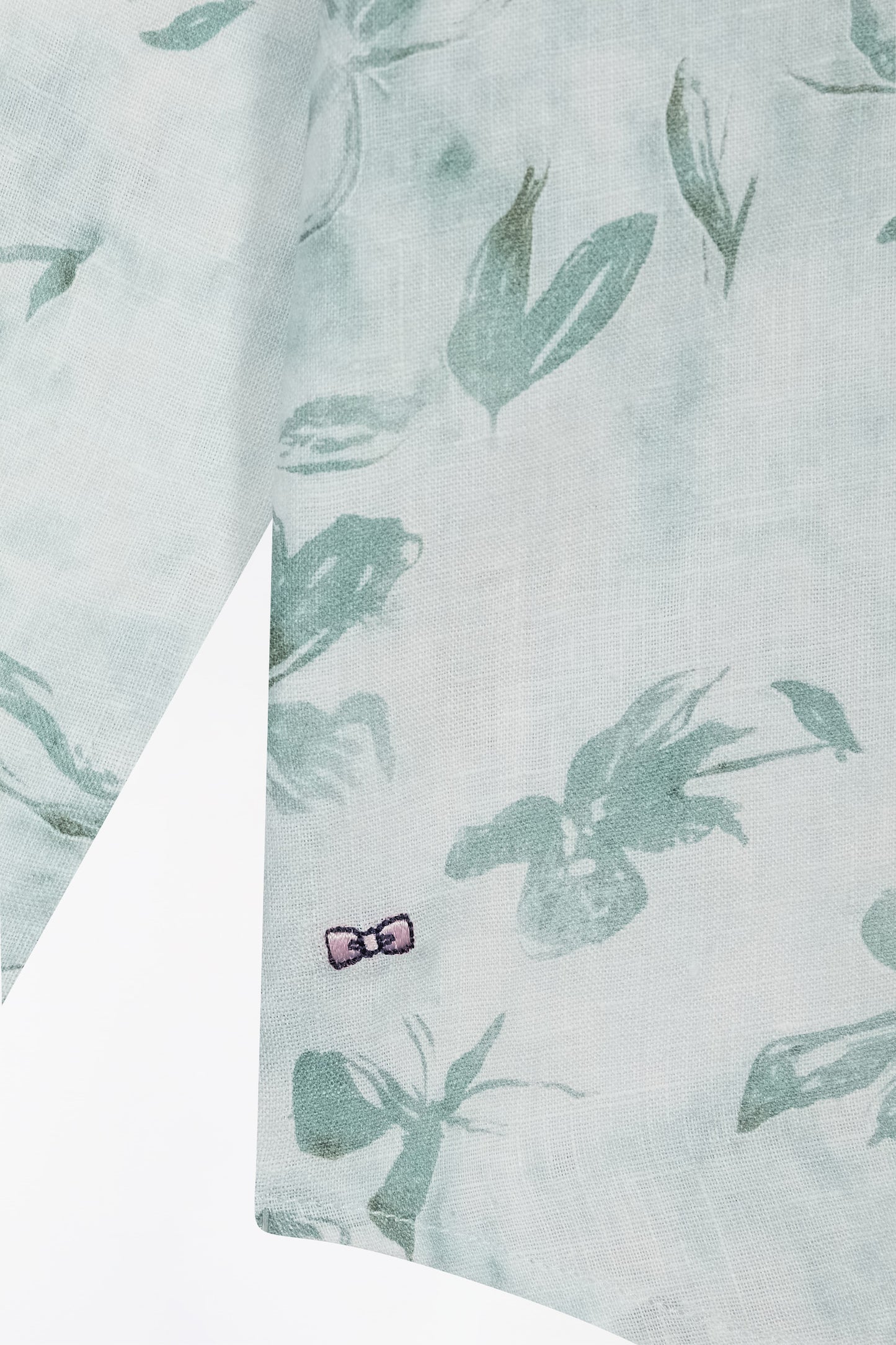 Slim-fit green linen shirt with floral print