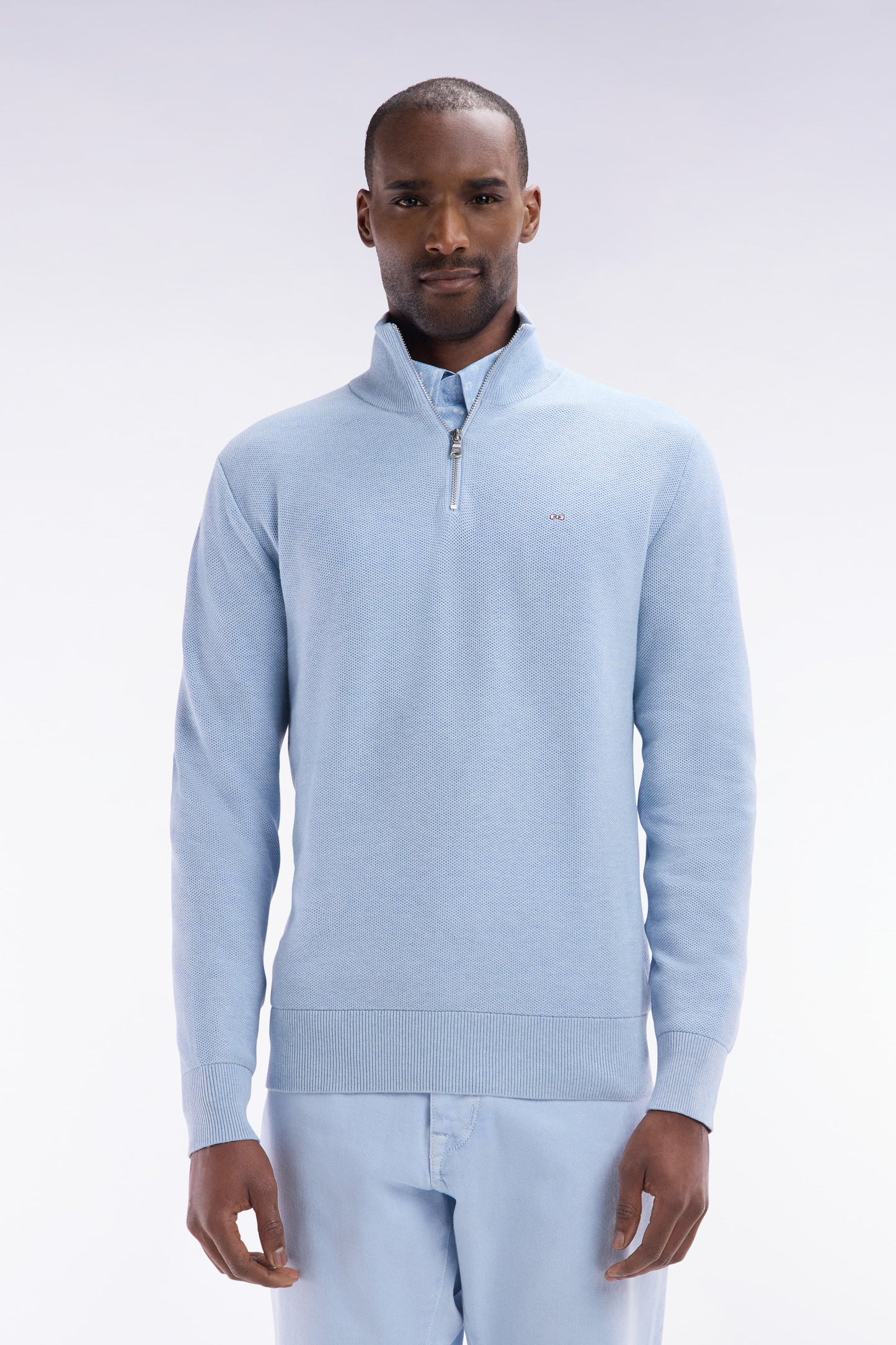 Straight-fit sky blue honeycomb cotton trucker collar jumper