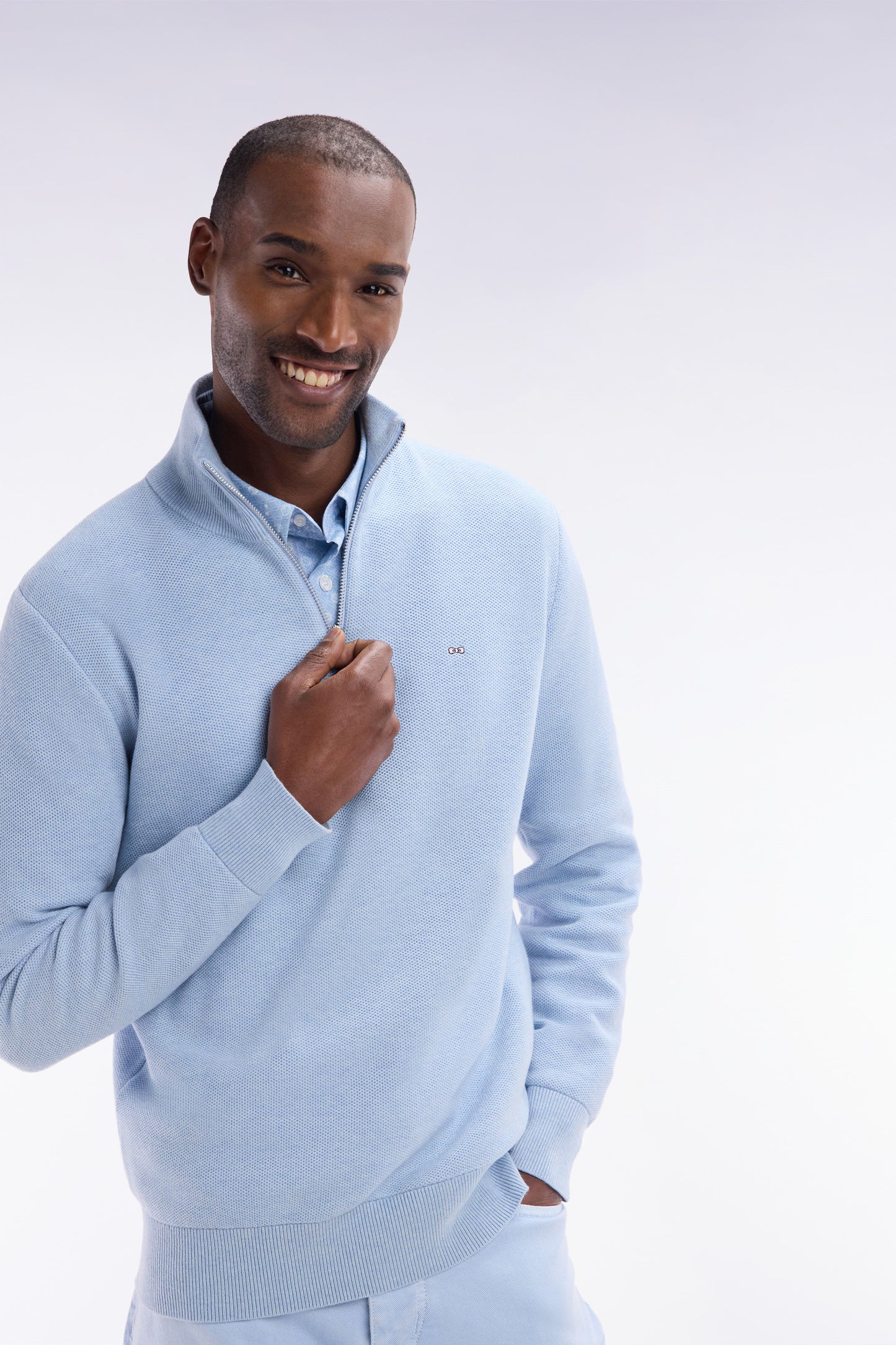 Straight-fit sky blue honeycomb cotton trucker collar jumper