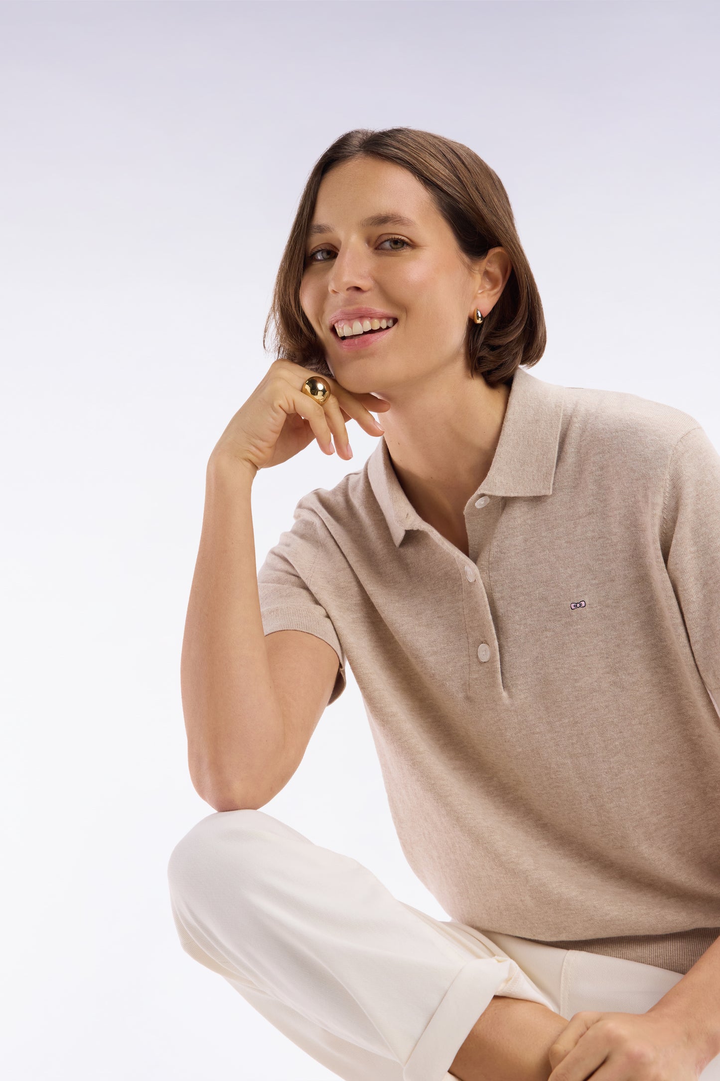 Straight-fit short-sleeved beige jumper with polo collar