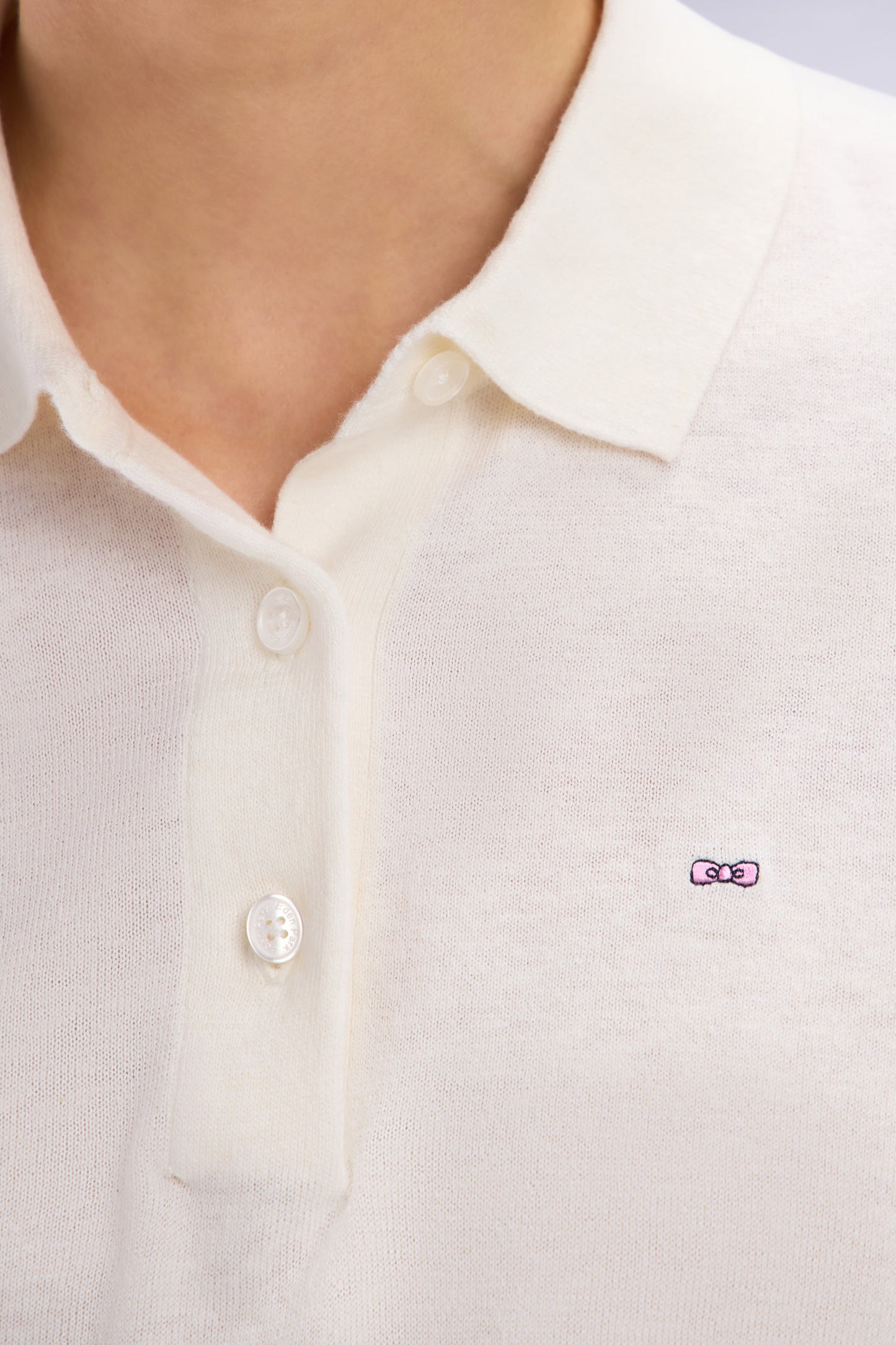 Straight-fit short-sleeved ecru jumper with polo collar