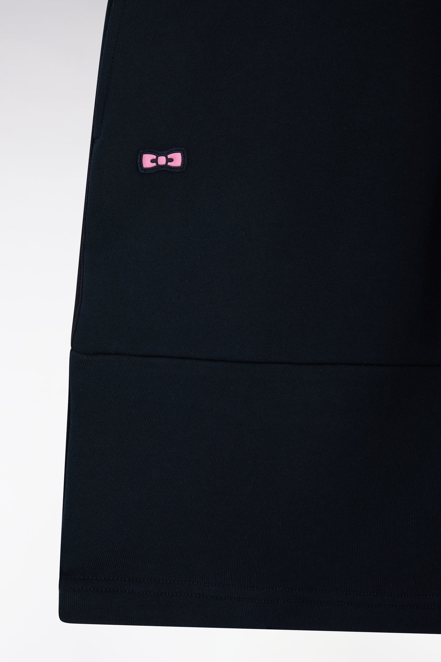 Short en molleton coton marine détails roses coupe décontractée