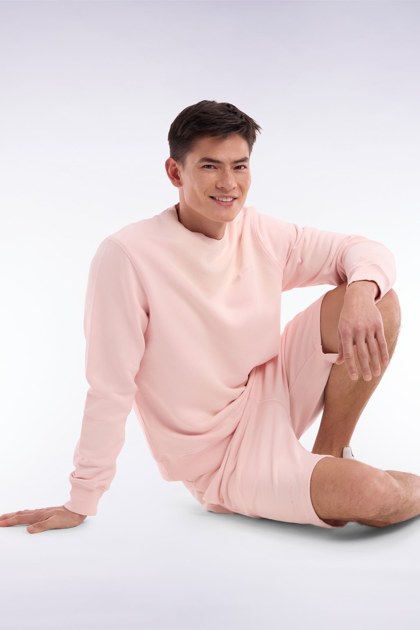 Relaxed-fit overdyed crewneck sweatshirt in light pink cotton fleece