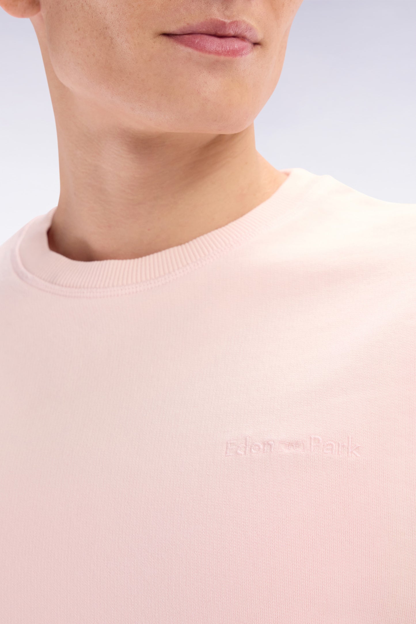 Relaxed-fit overdyed crewneck sweatshirt in light pink cotton fleece