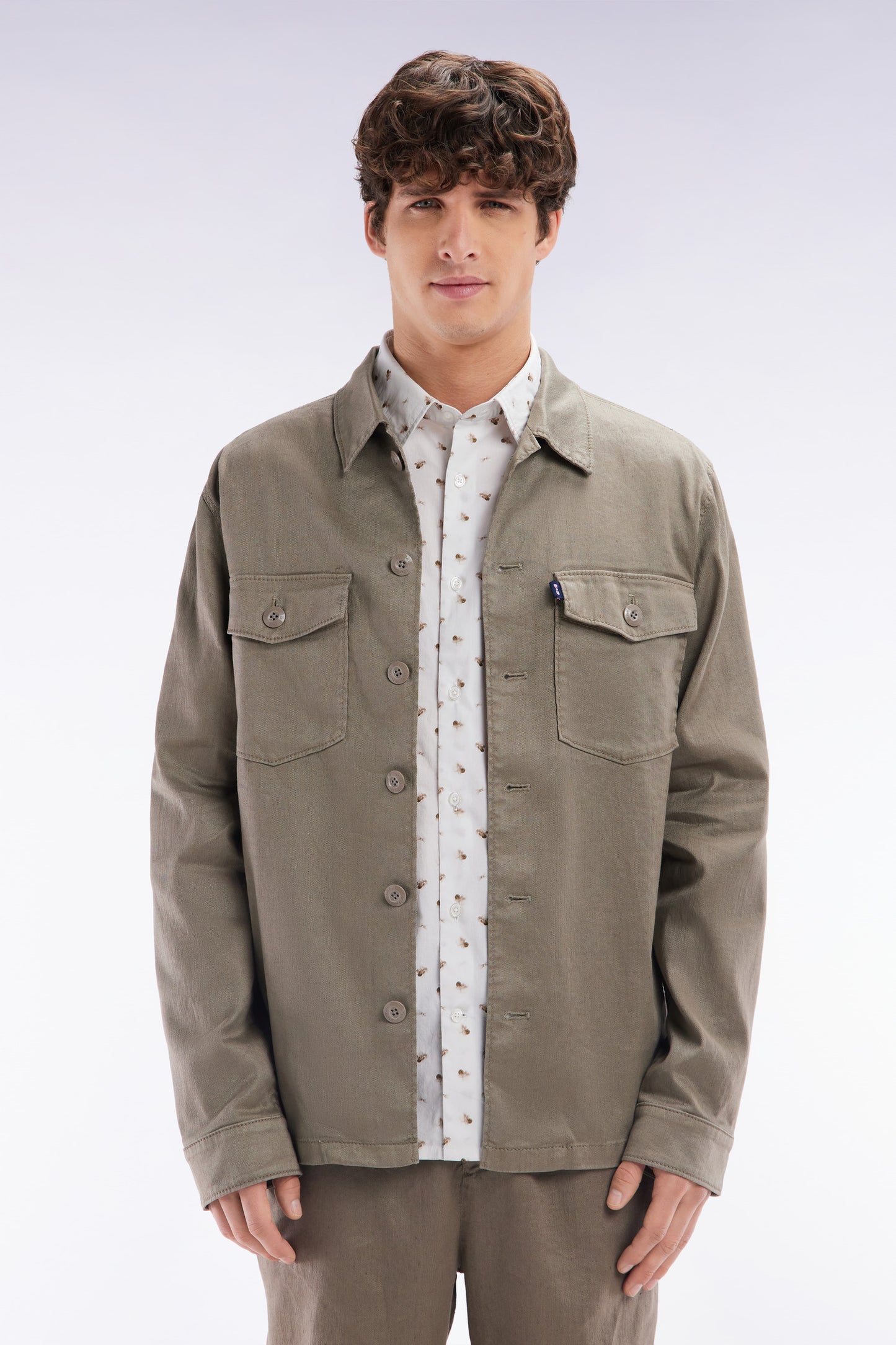 Overshirt with patch pockets in sand stretch linen and cotton