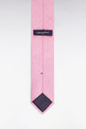 Cravate en soie rose à micromotifs nœuds papillon