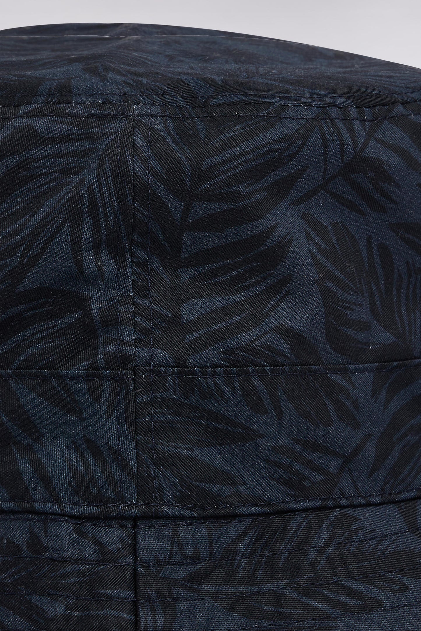 Reversible bucket hat in navy printed cotton twill