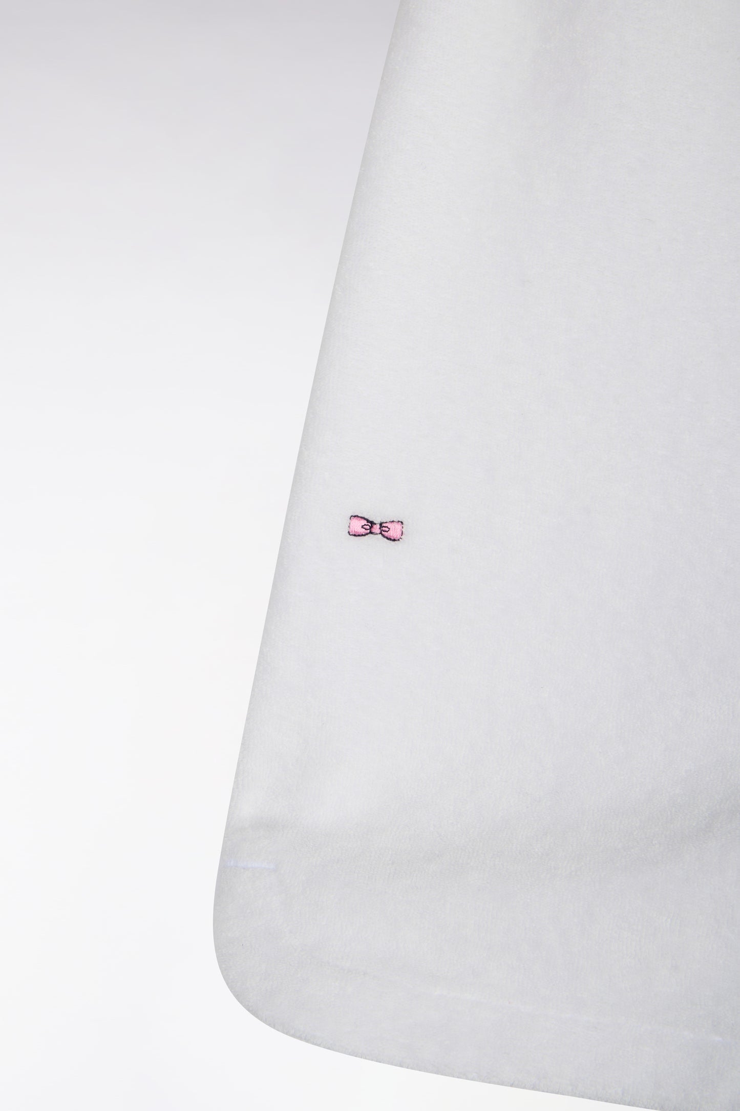 Regular fit white terrycloth elasticated waist shorts