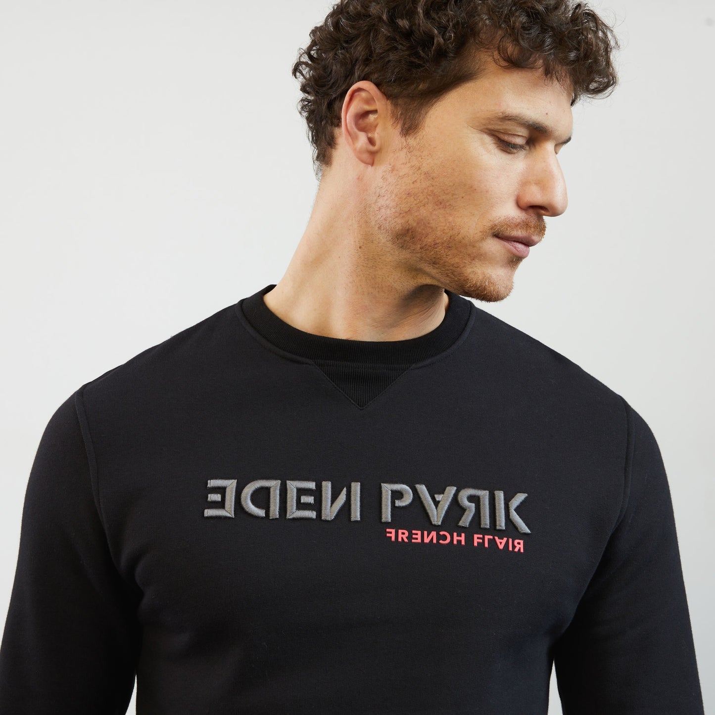 Black round-neck sweatshirt