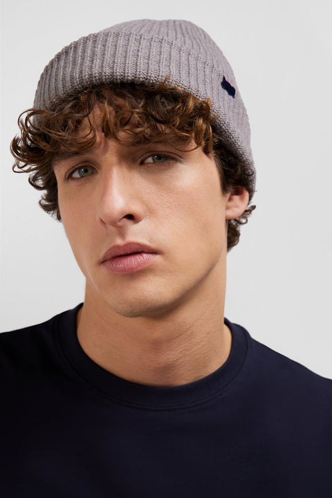 Mottled grey knitted beanie with bow tie embroidery - Image 2