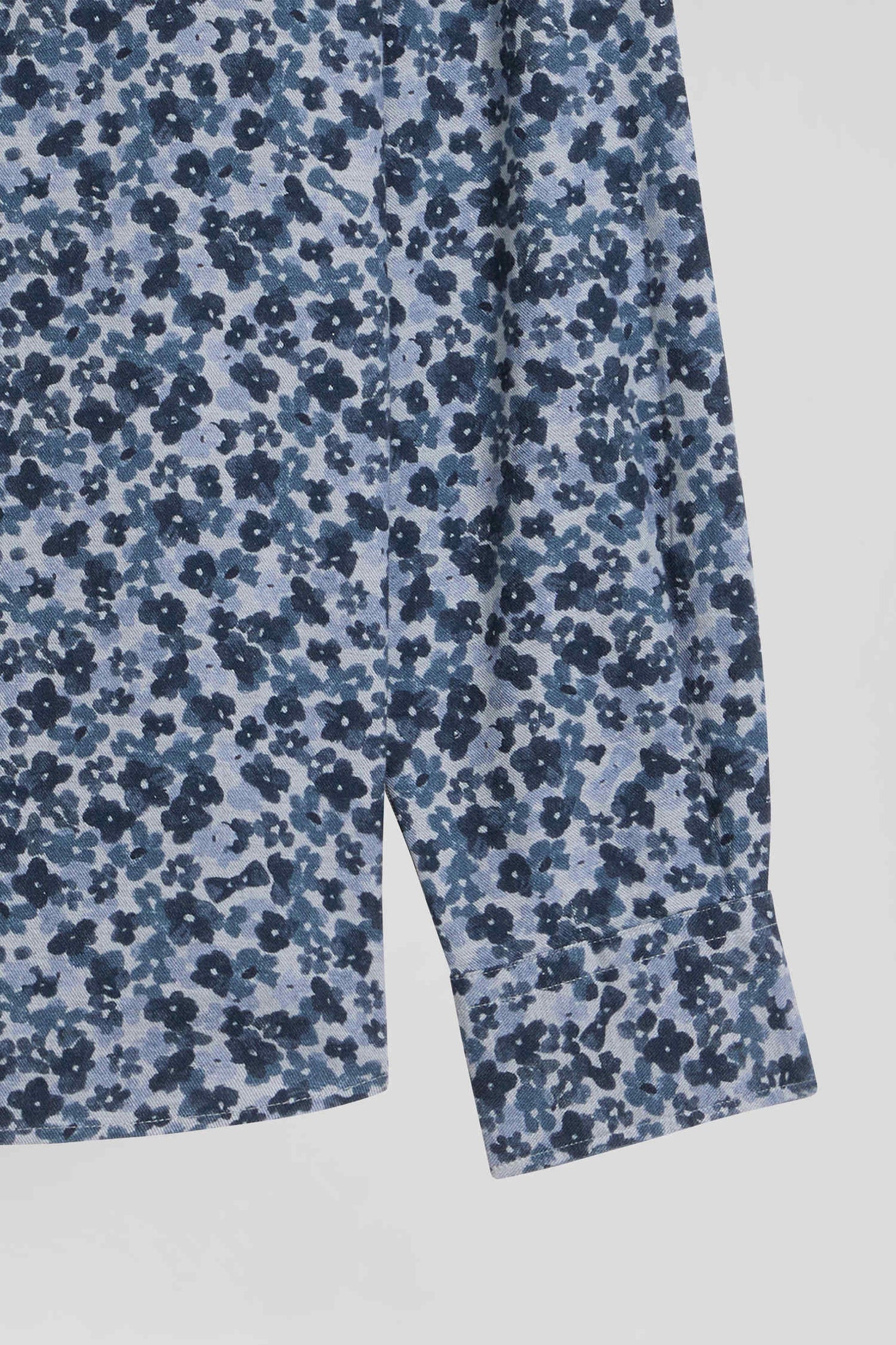 Slim-fit shirt in grey cotton poplin microprinted with flowers