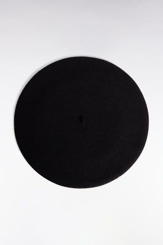 Plain black virgin wool beret