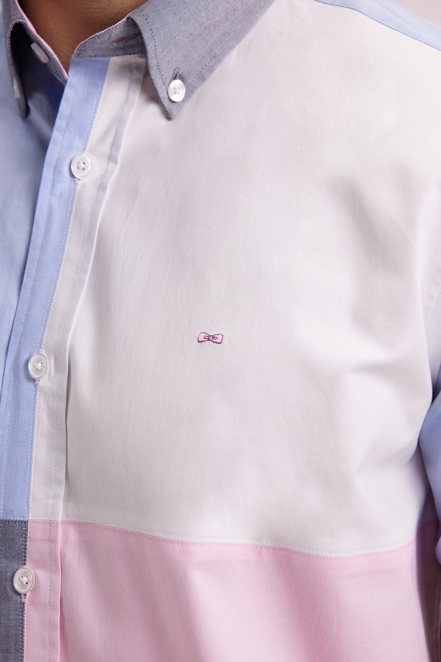 Cotton shirt with four-color pattern, straight cut