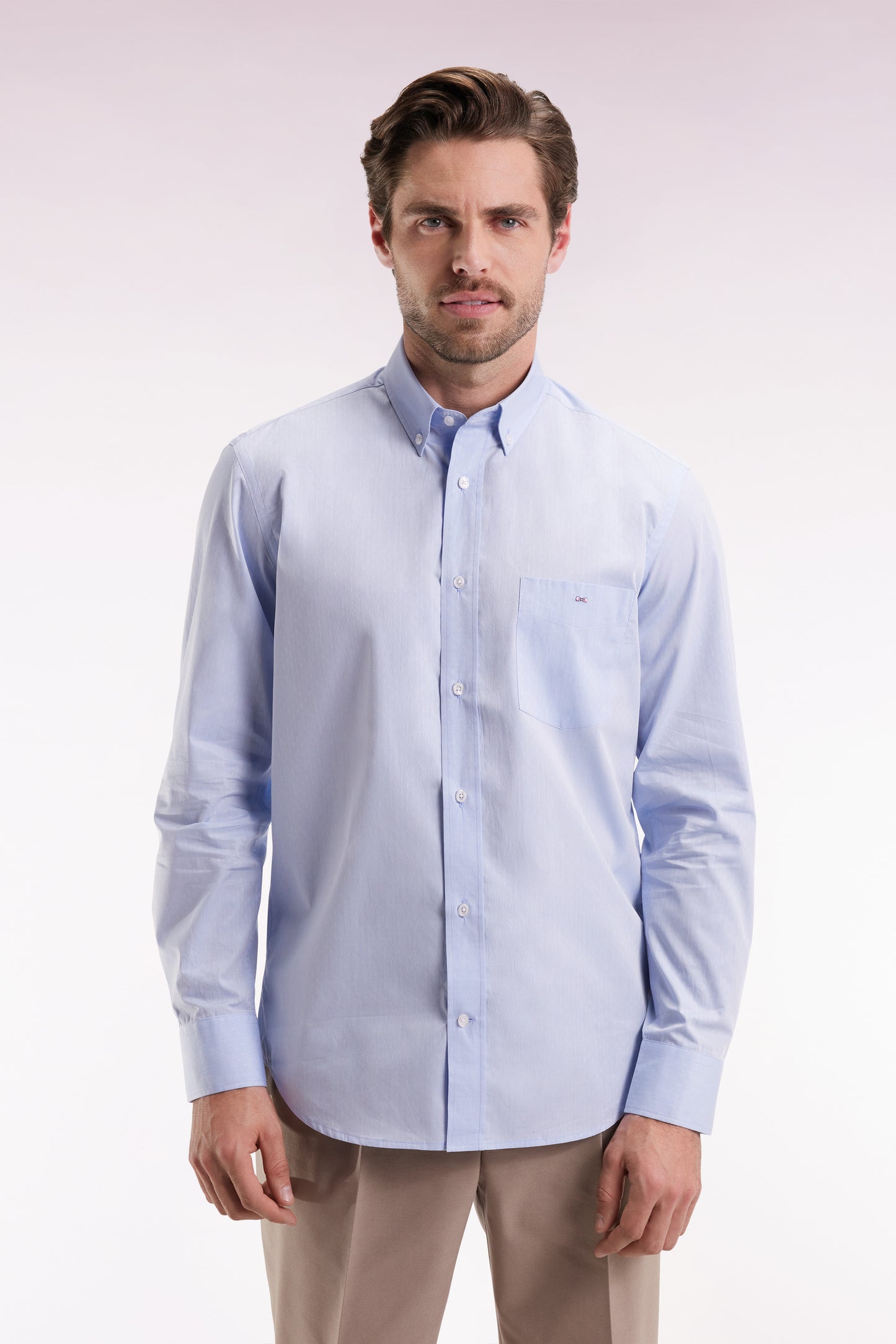 Chemise en coton ciel à micro-motifs jacquard coupe droite
