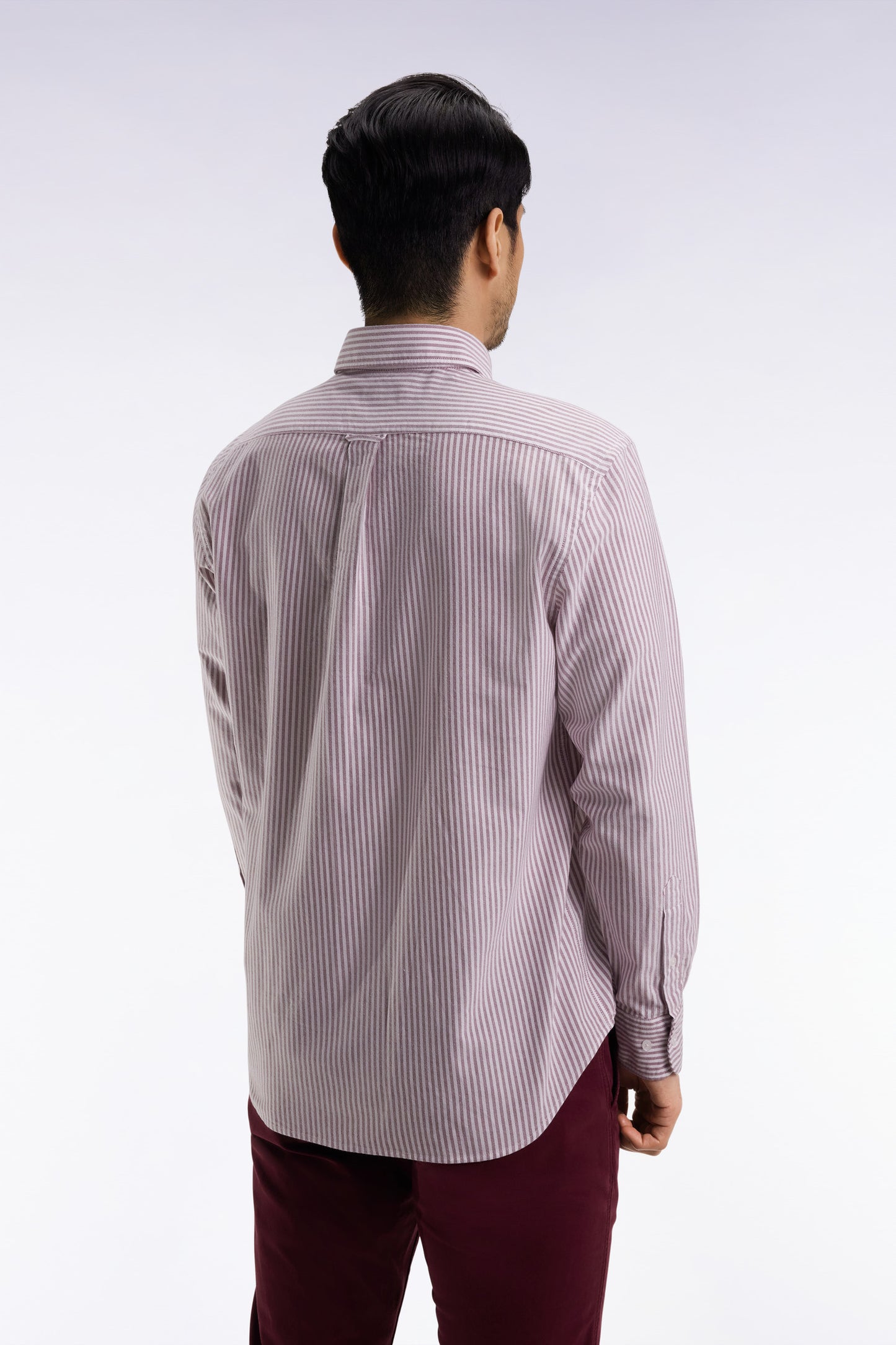 Chemise en popeline de coton rayée bordeaux coupe droite
