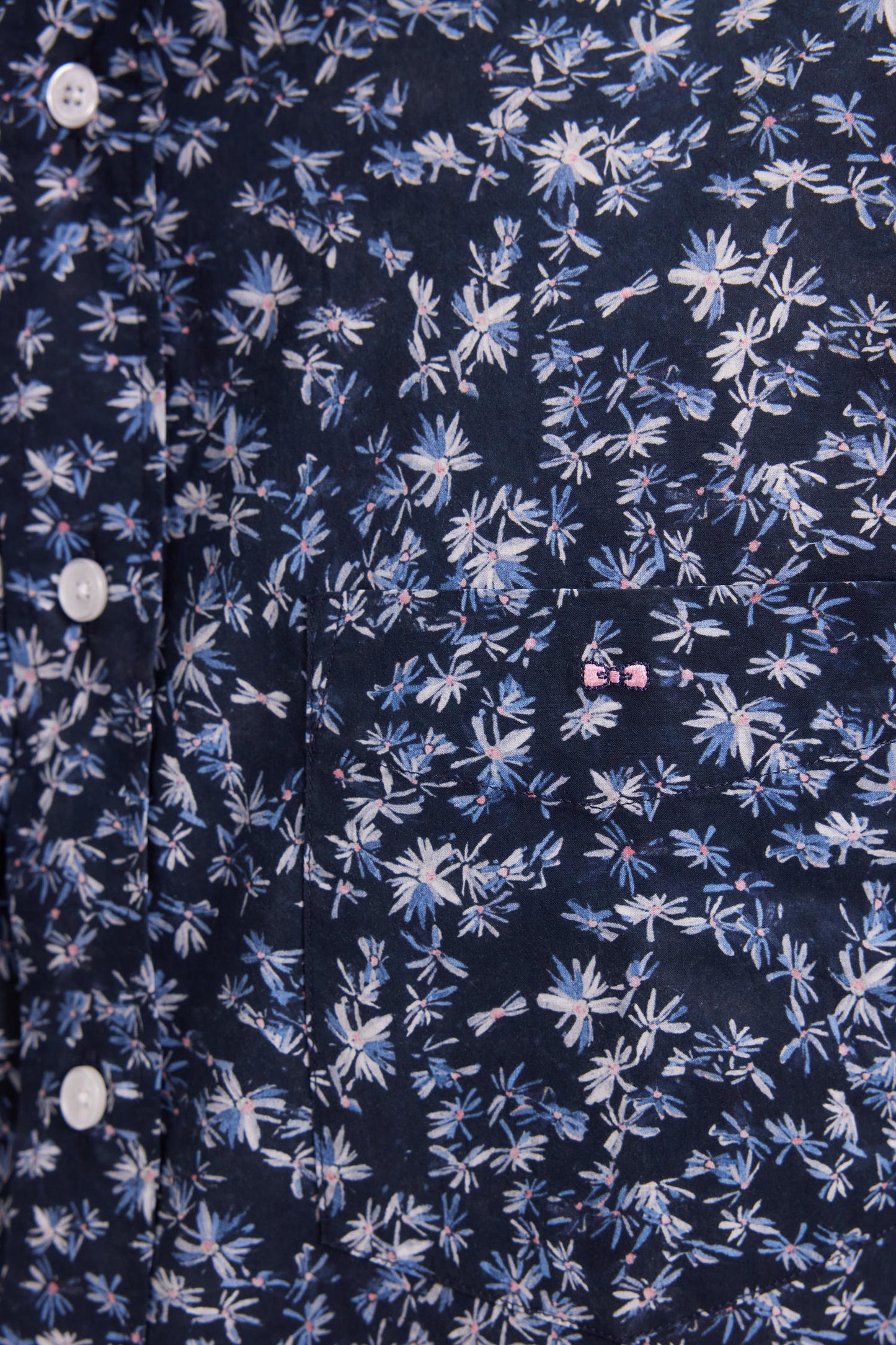 Chemise à micro-motifs fleurs en coton marine coupe droite