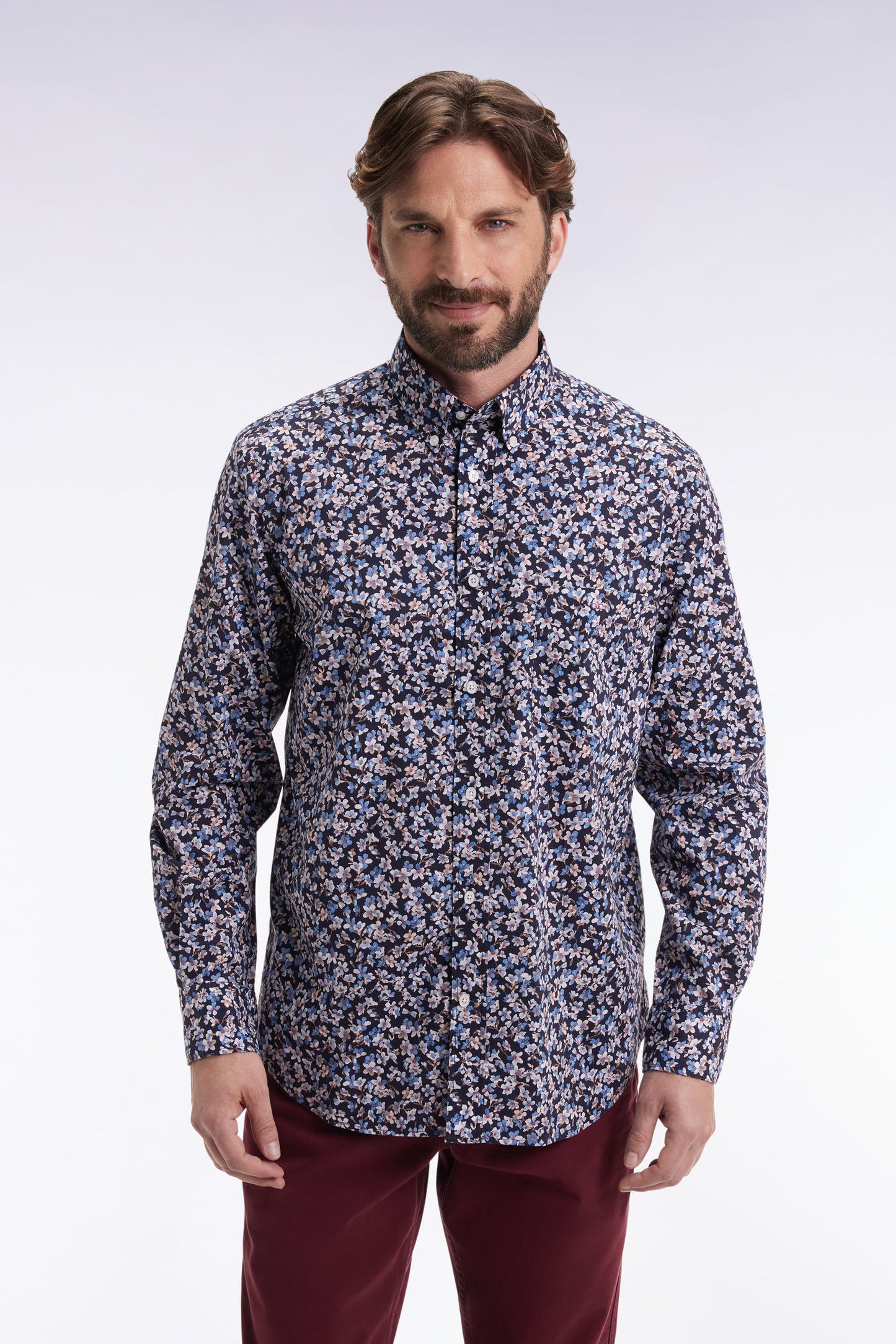 Chemise en popeline de coton à micro-motifs fleurs bleu coupe droite