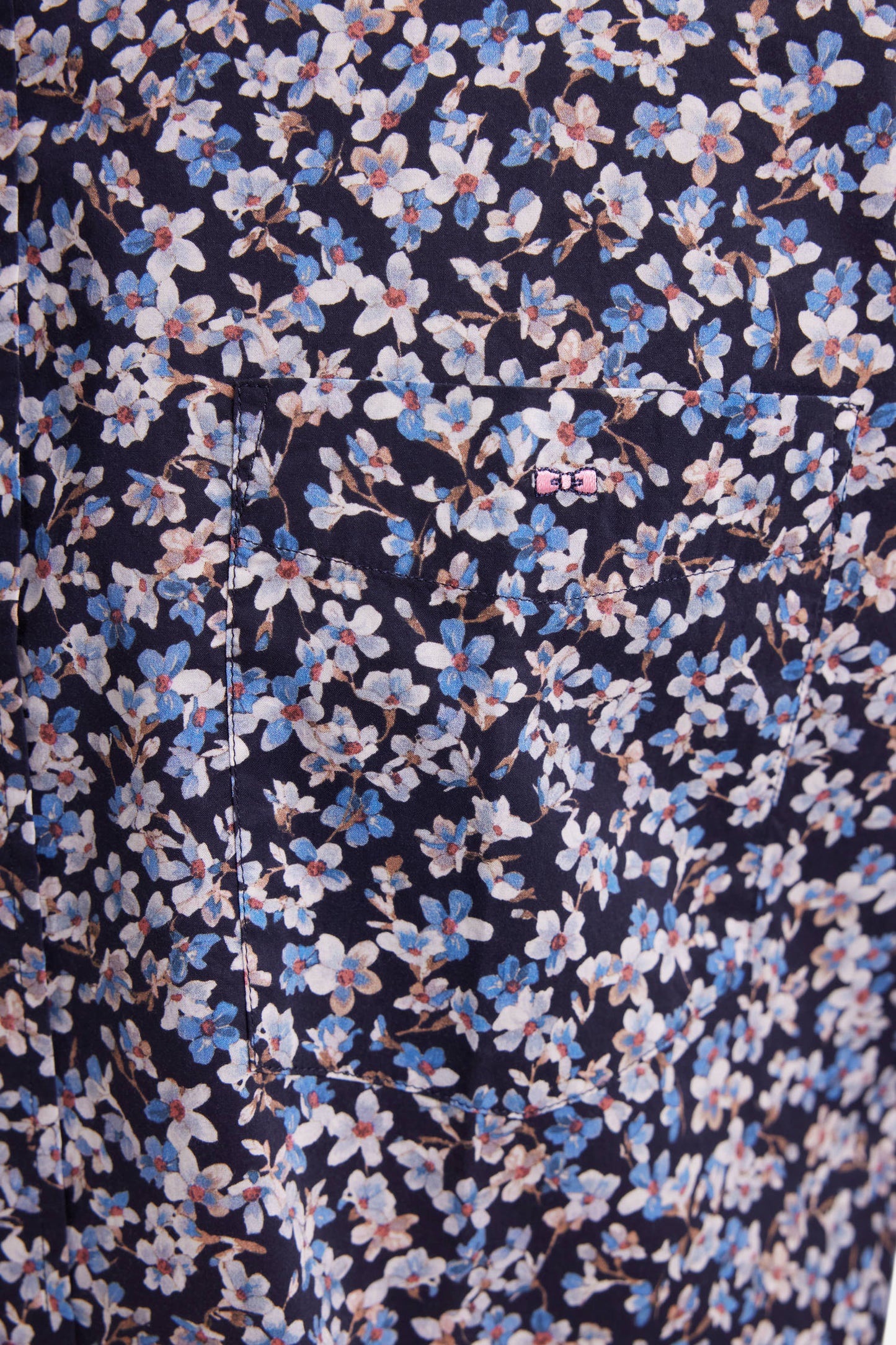 Chemise en popeline de coton à micro-motifs fleurs bleu coupe droite
