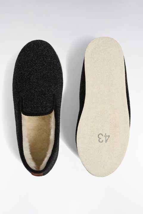 Dark grey felt and sheep's wool slippers - Image 2