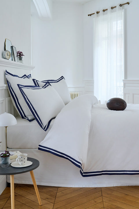 Comforter cover in white cotton percale with navy trim - Image 1