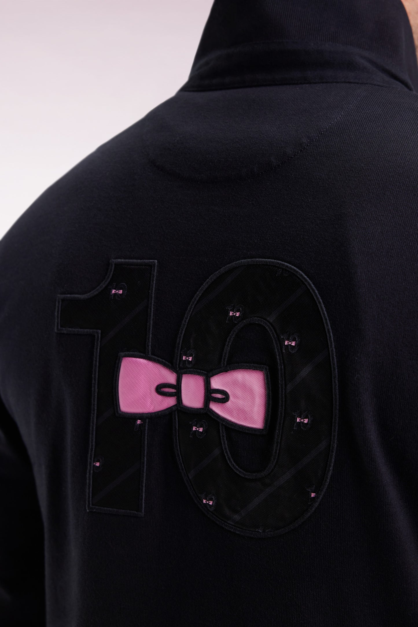 Long-sleeved jersey in thick black cotton jersey with bow tie embroidery, straight cut