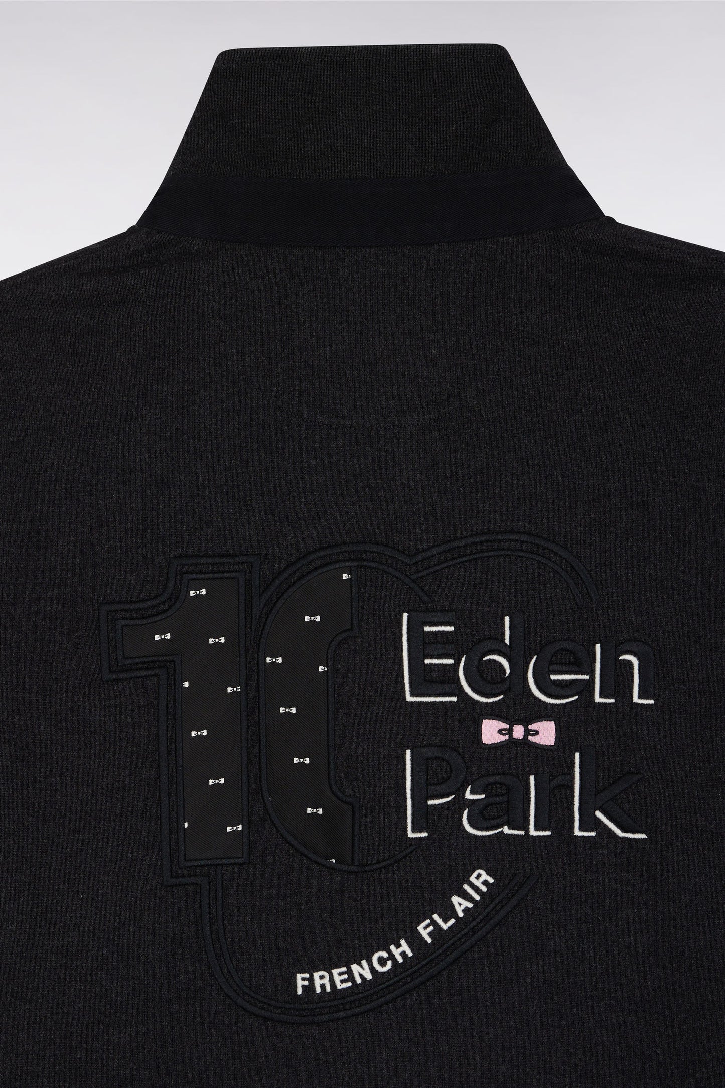 Long-sleeved jersey in thick grey jersey with striped sleeves, straight cut