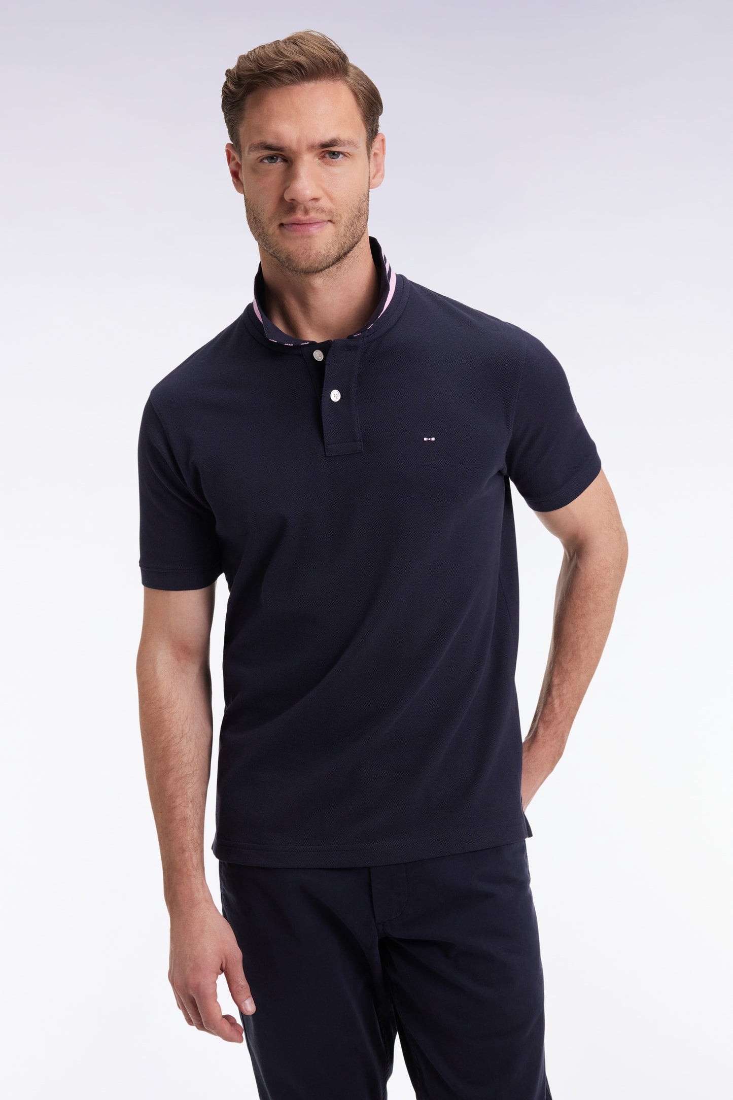 Polo manches courtes en coton Pima marine sous-col rayé coupe droite