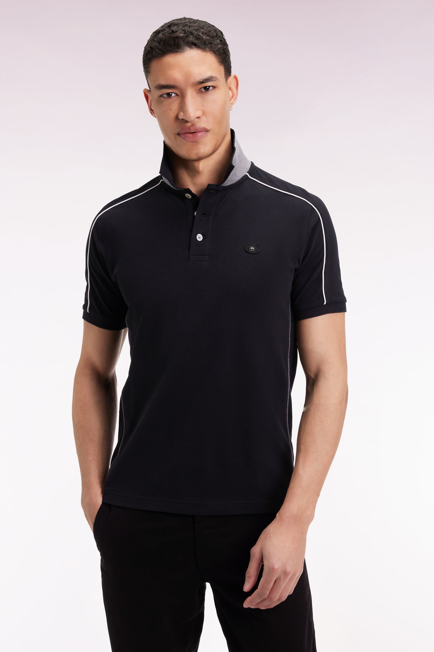 Short-sleeved polo shirt in black cotton piqué with colored piping