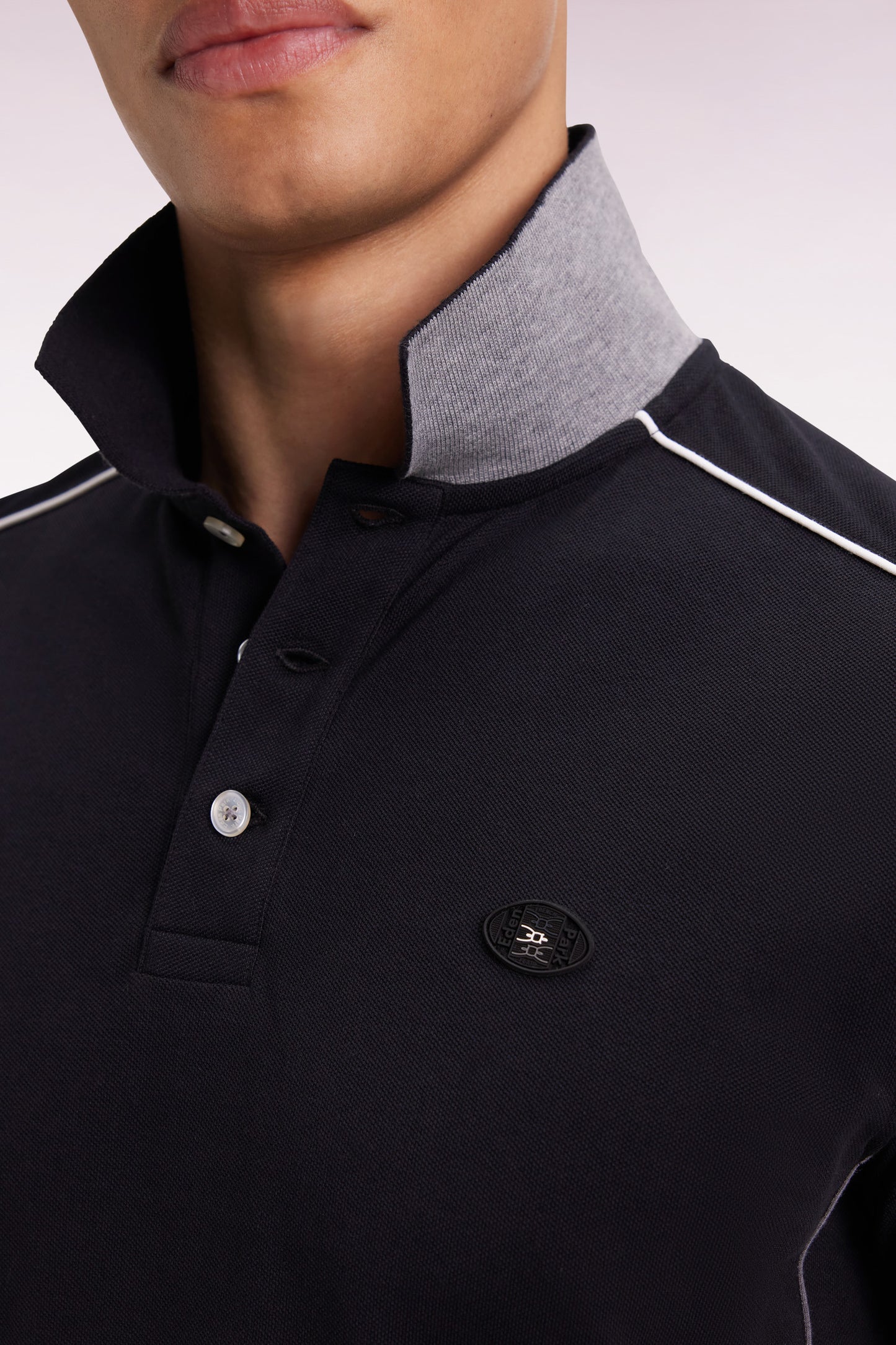 Short-sleeved polo shirt in black cotton piqué with colored piping