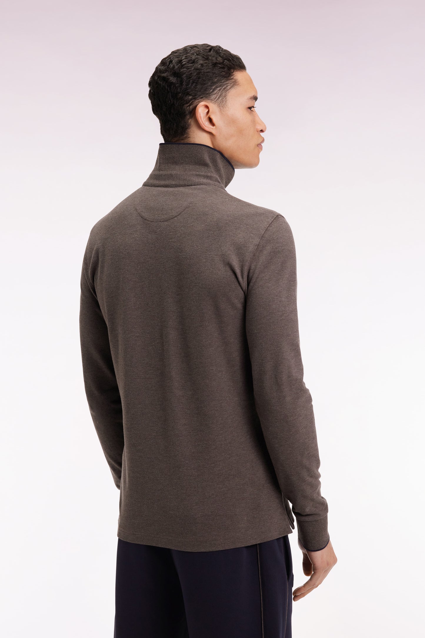 Polo à manches longues en coton stretch marron passepoilé coupe slim