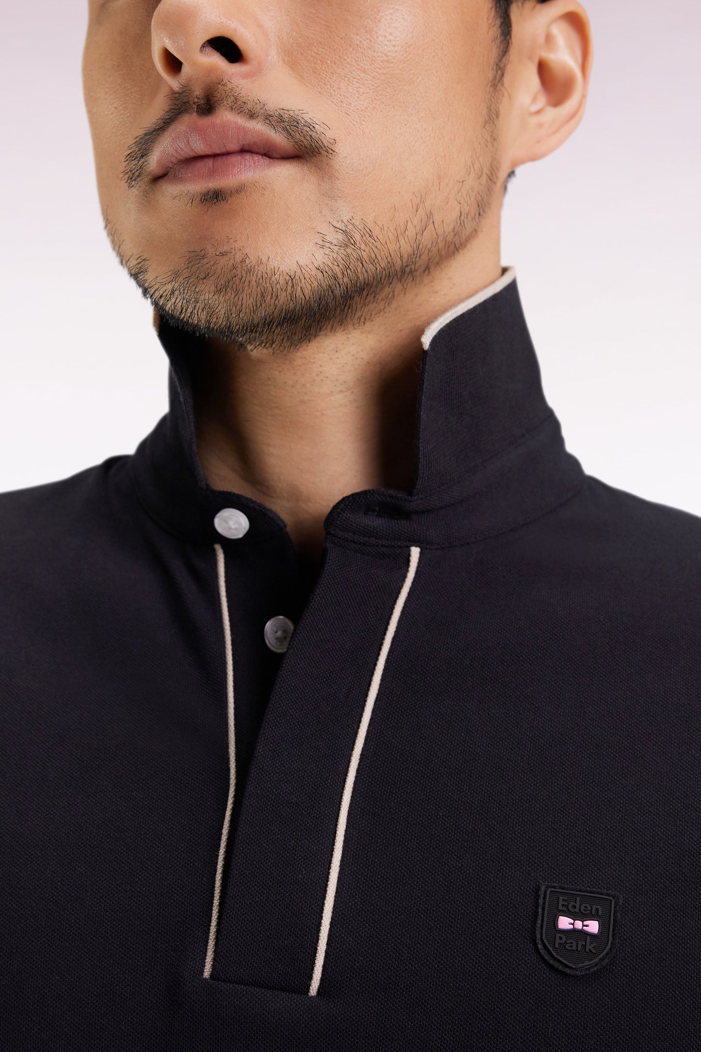 Polo à manches longues en coton stretch noir passepoilé coupe slim