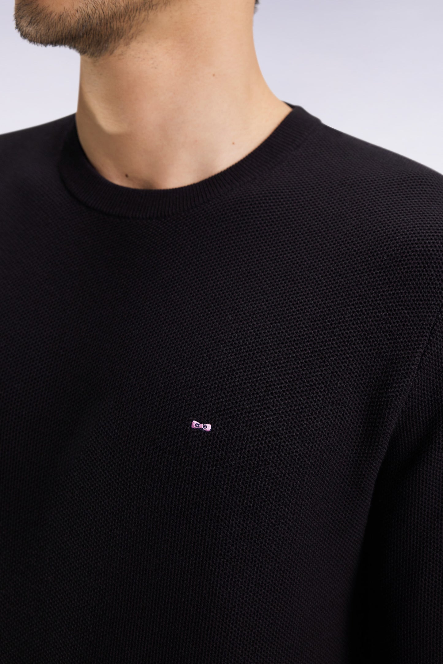 Round-neck sweater in black honeycomb cotton