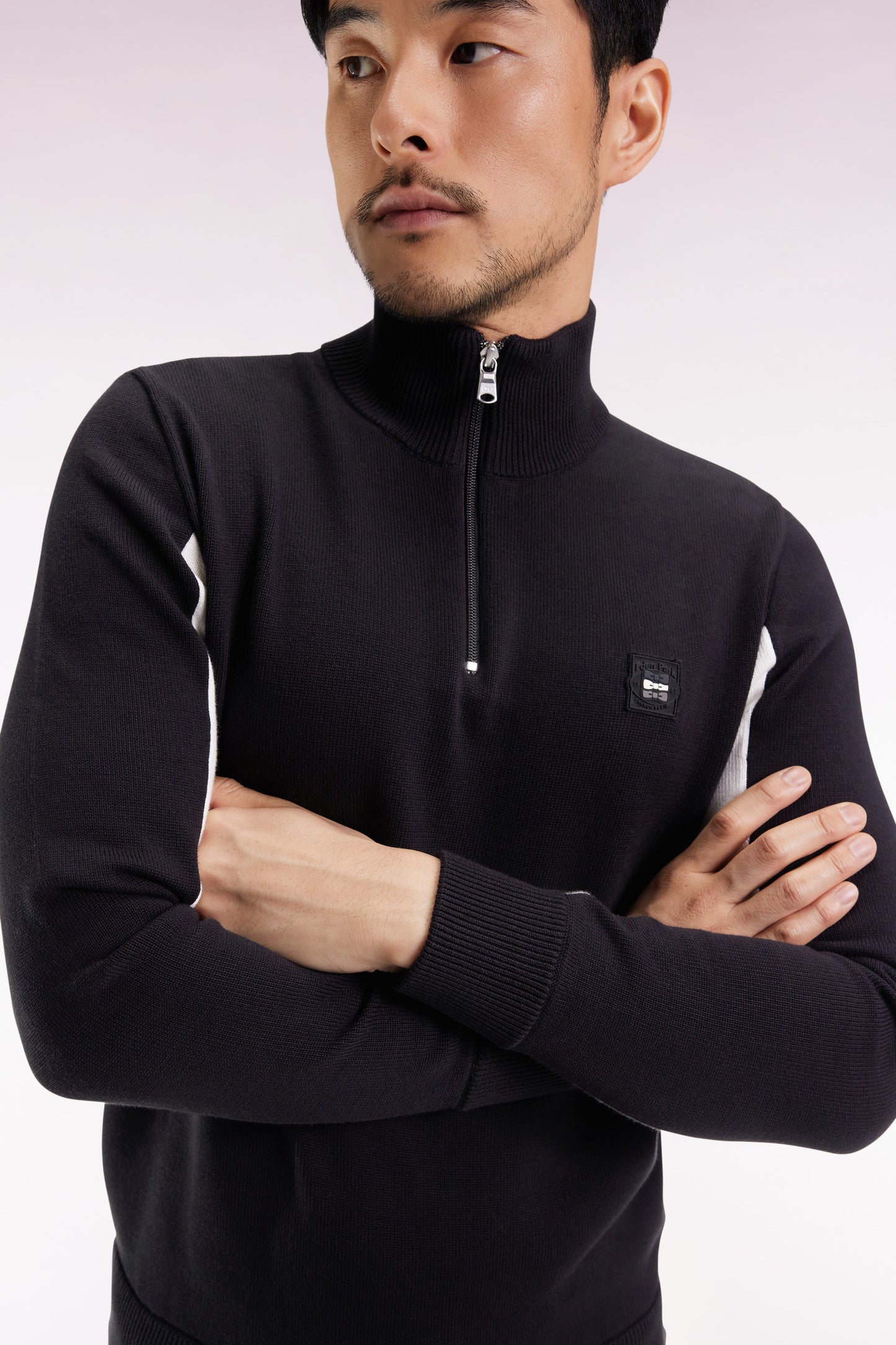 Truck-neck sweater in black cotton with three-tone contrasting sleeves