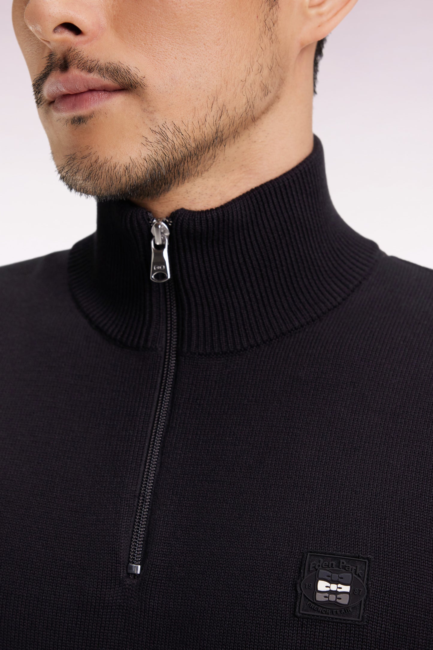Truck-neck sweater in black cotton with three-tone contrasting sleeves