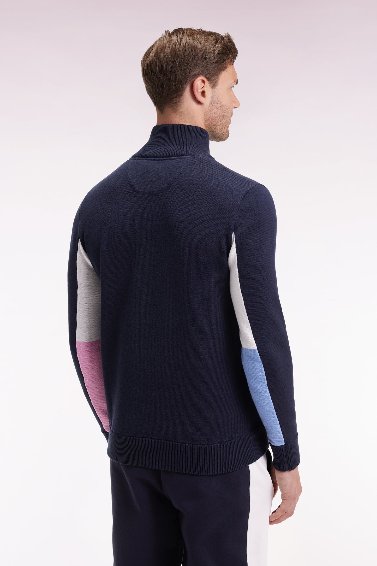 Truck-neck sweater in black cotton with contrasting grey sleeves