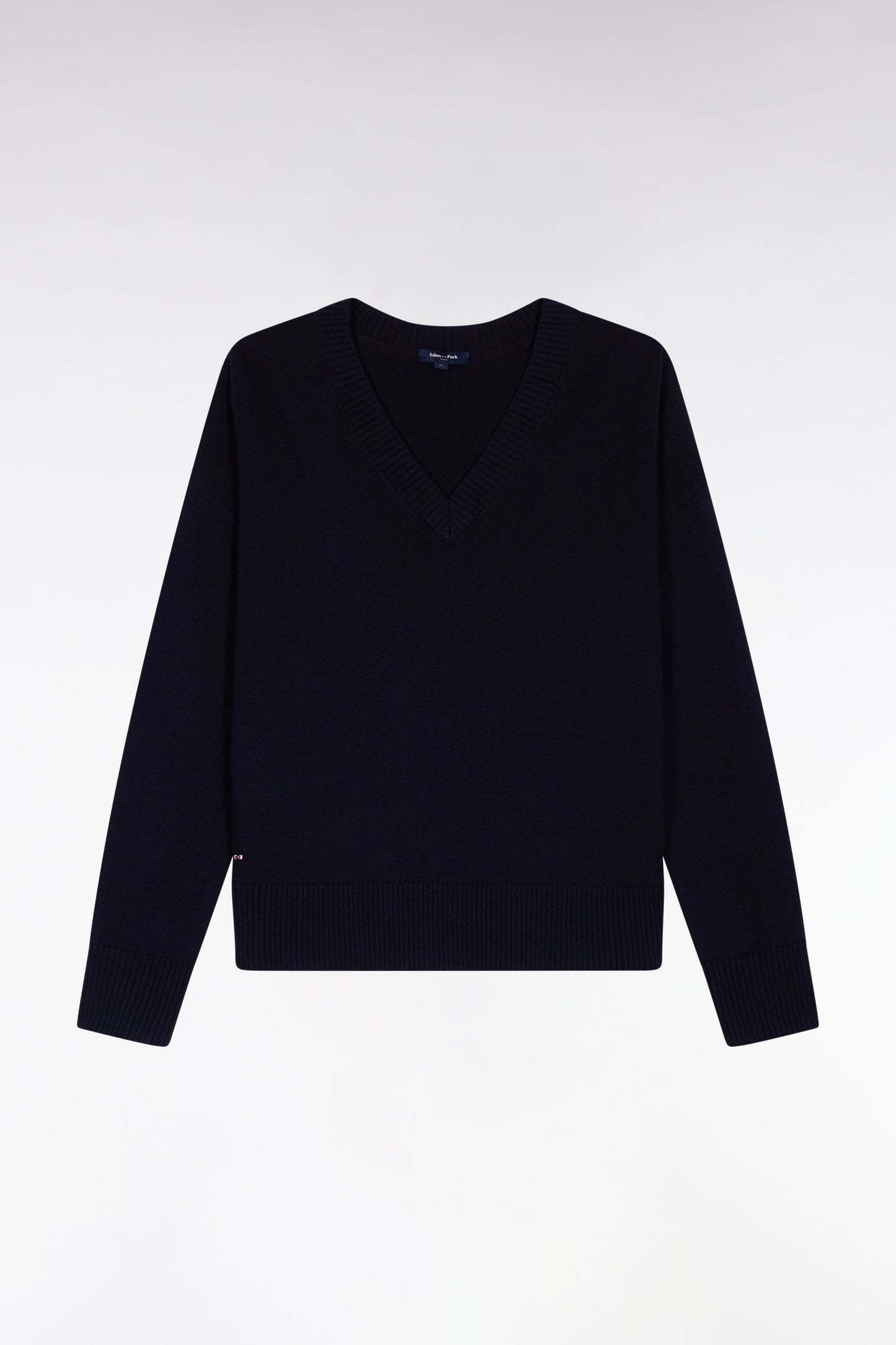 Relaxed fit V-neck sweater in wool and navy cotton
