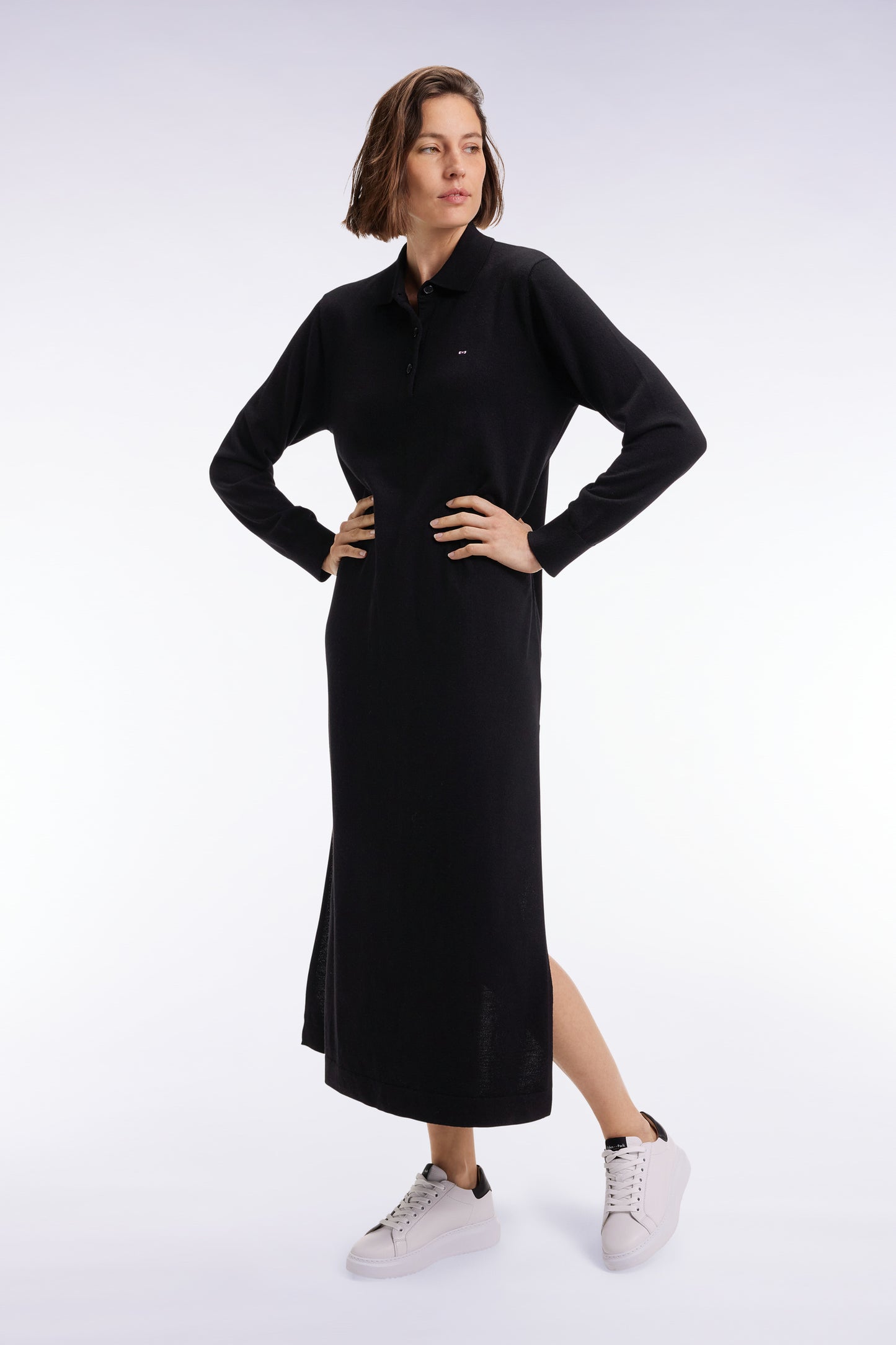 Robe en laine mérinos noire à col polo