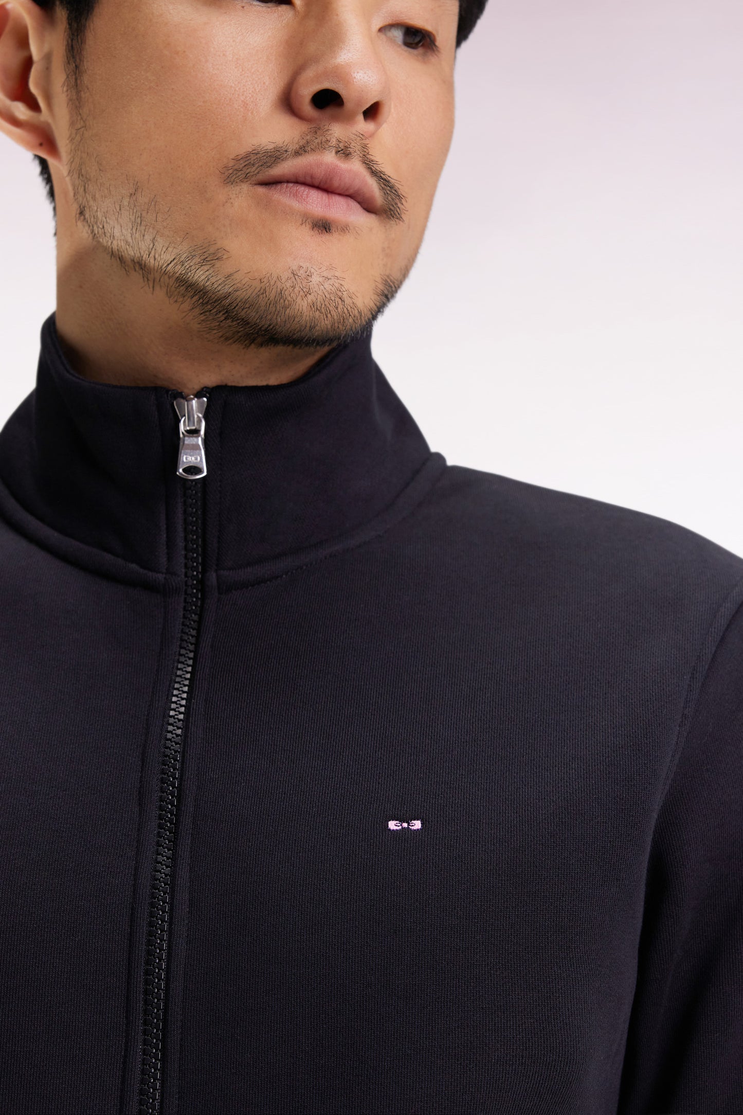 Sweatshirt zippé en coton noir coupe droite