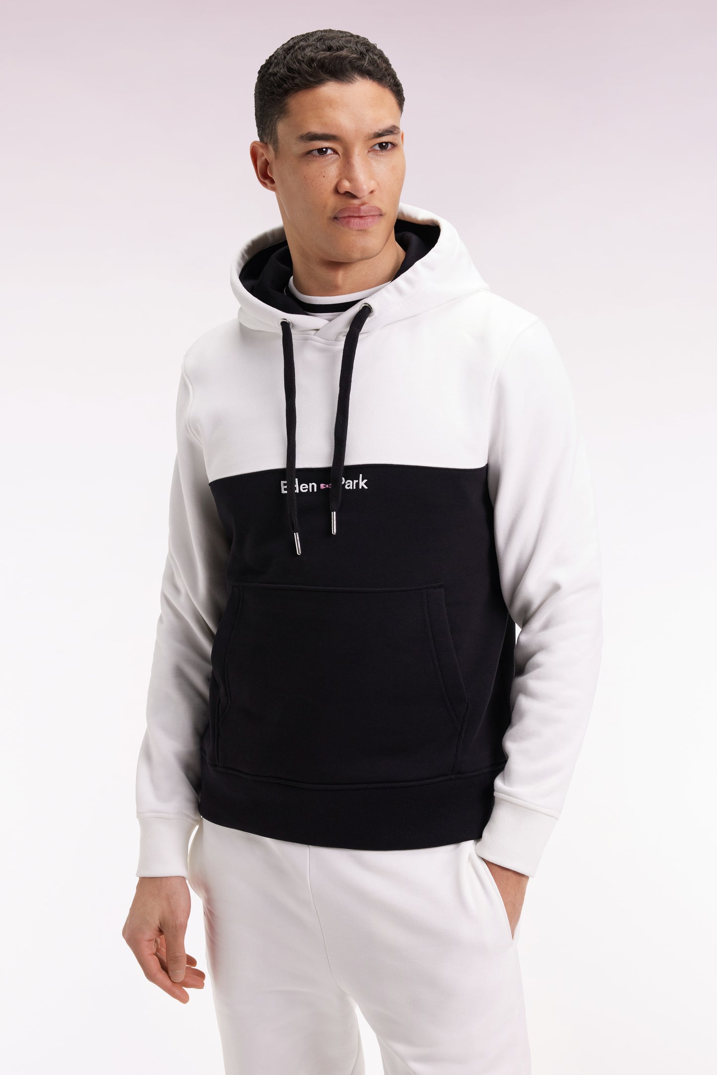 White two-tone hooded sweatshirt, straight cut