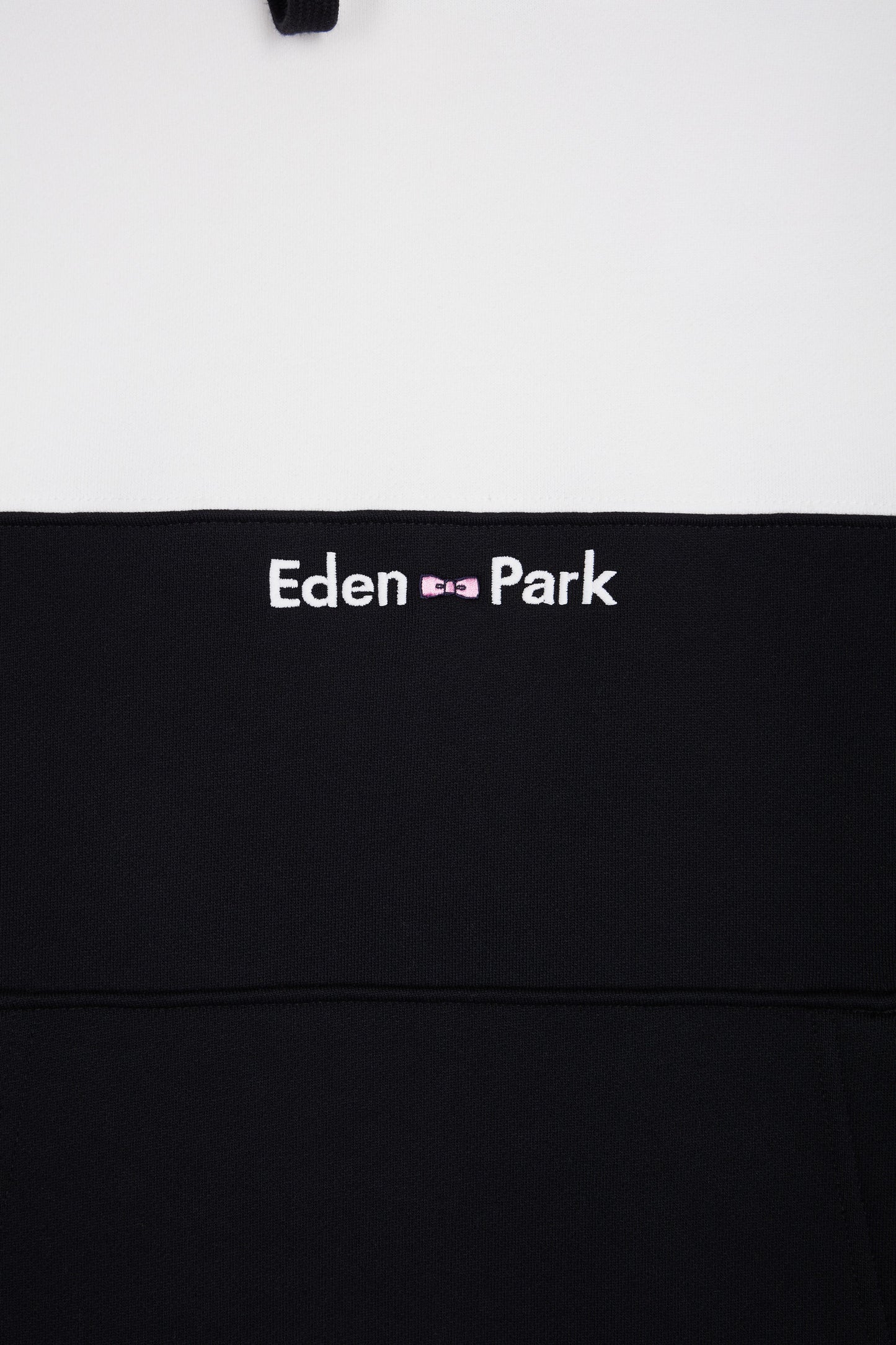 White two-tone hooded sweatshirt, straight cut