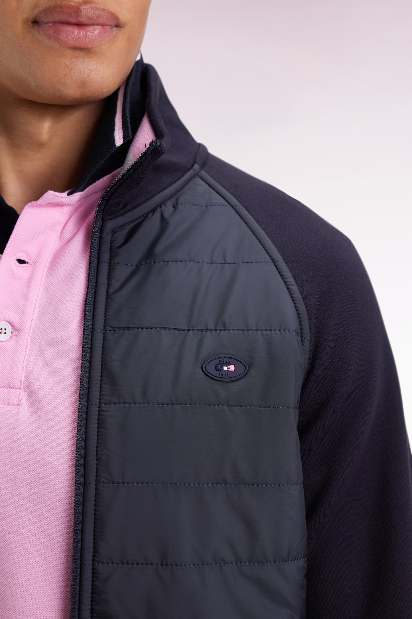 Navy two-color zip-up sweatshirt, straight cut