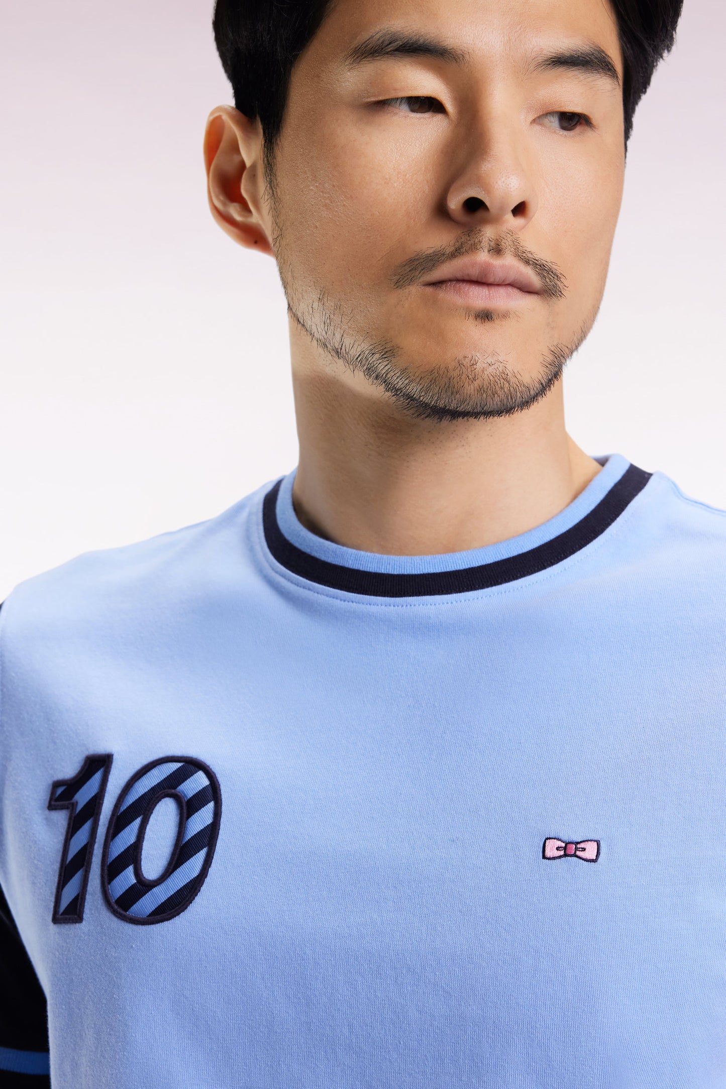 Two-tone short-sleeved T-shirt in sky cotton 10" embroidery