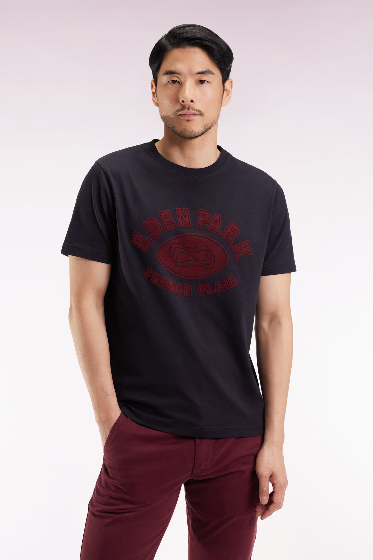 Short-sleeved T-shirt in black cotton with velvet-effect print