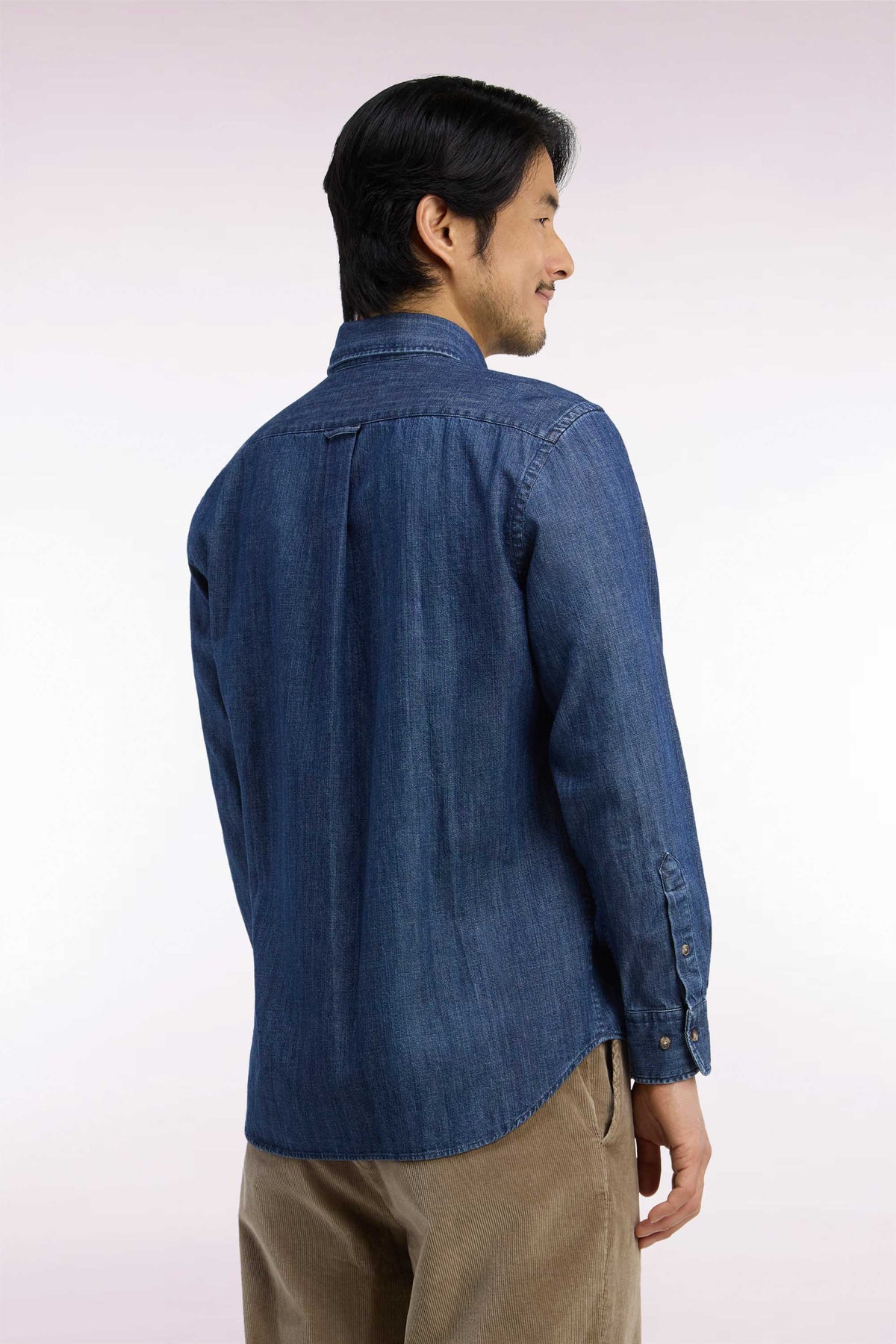 Chemise en coton denim brut coupe droite